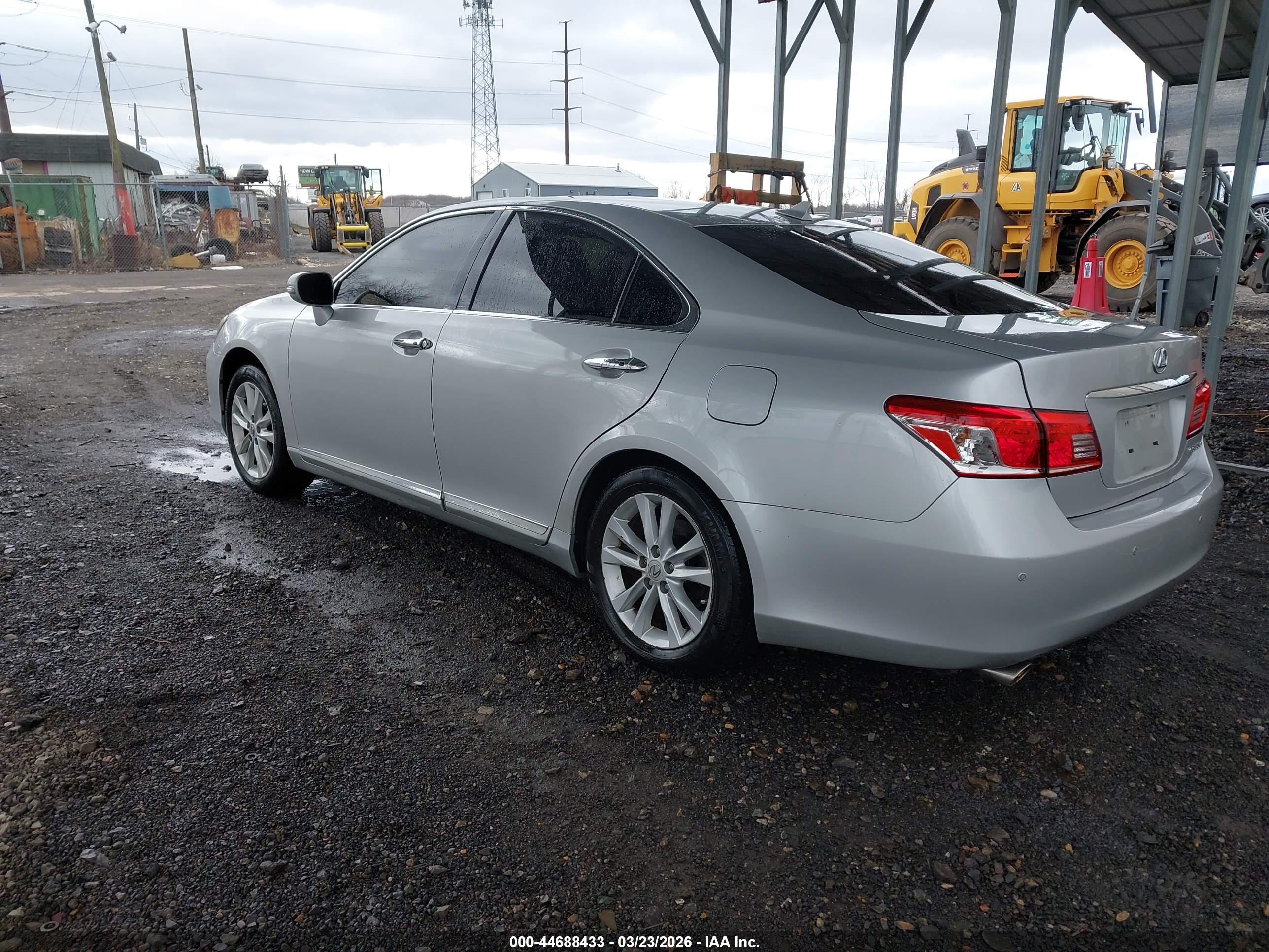 LEXUS ES image 3