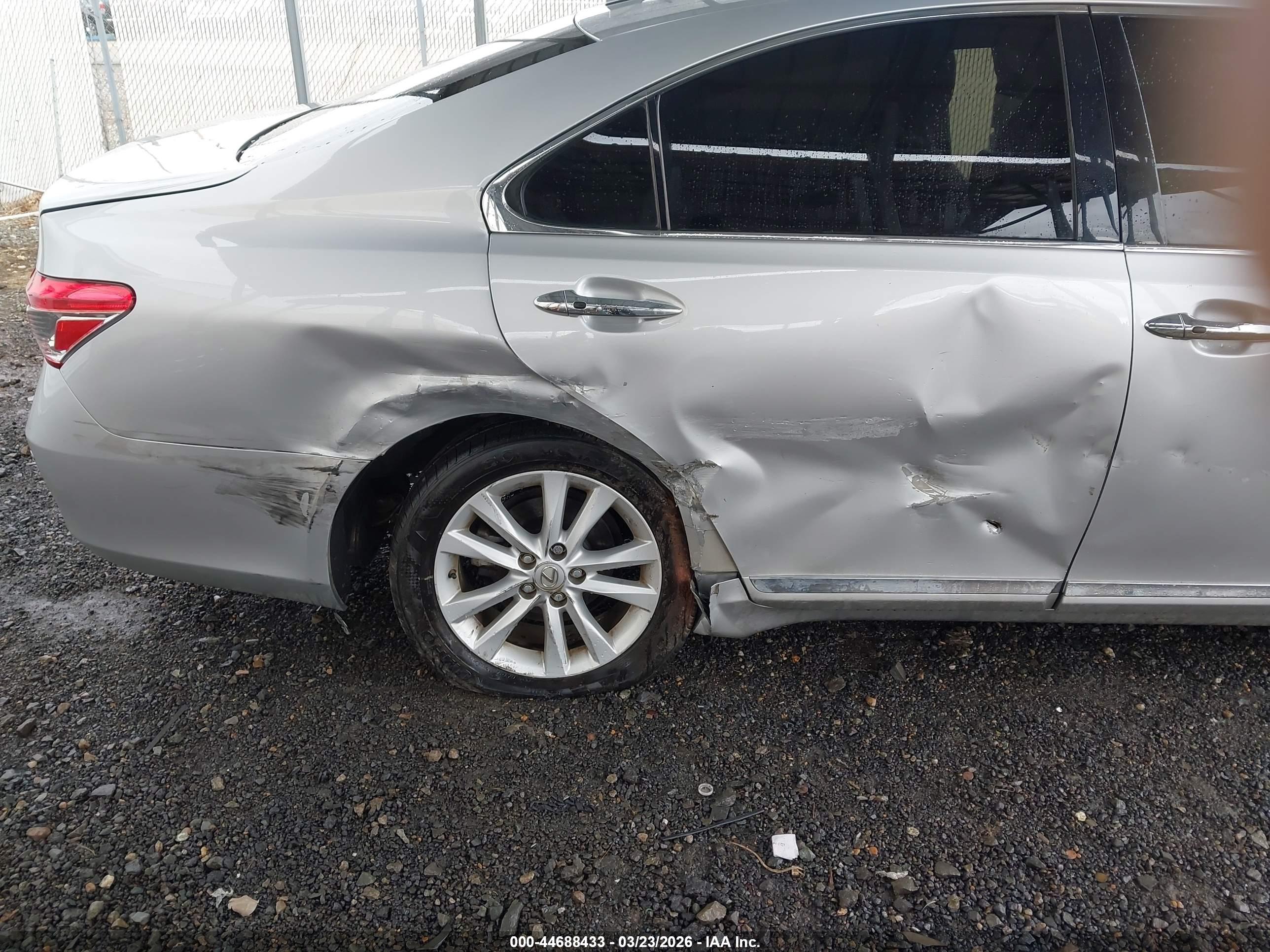 LEXUS ES image 6