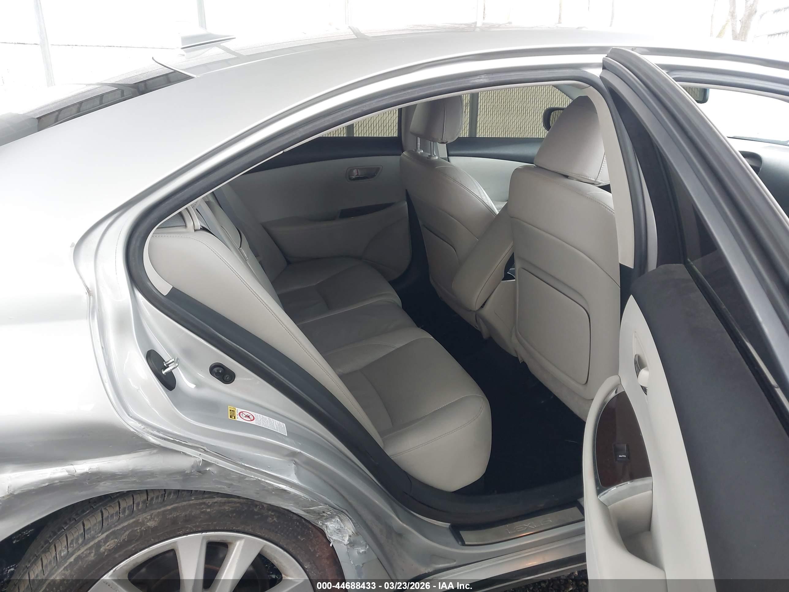 LEXUS ES image 8