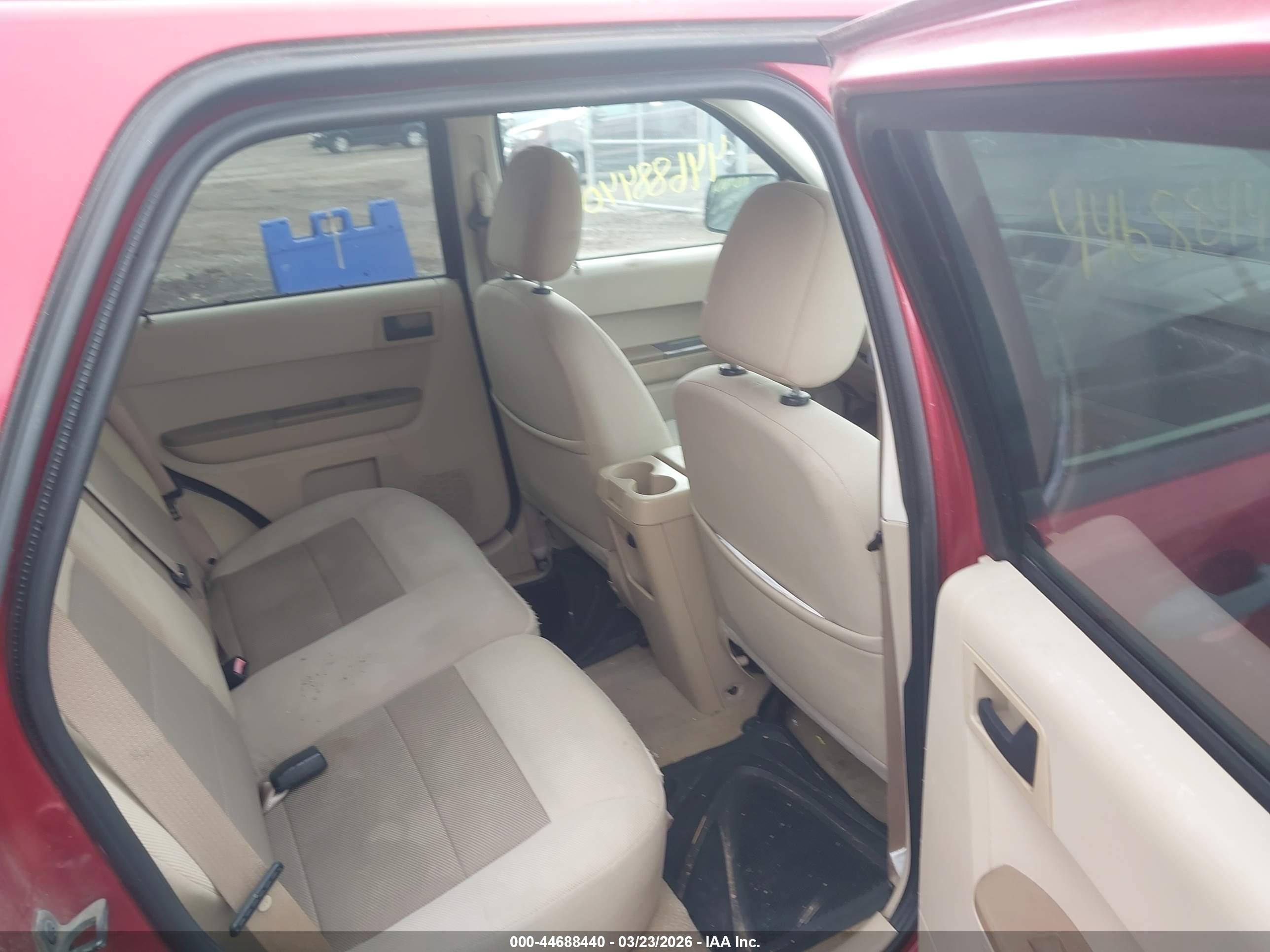 FORD ESCAPE image 8