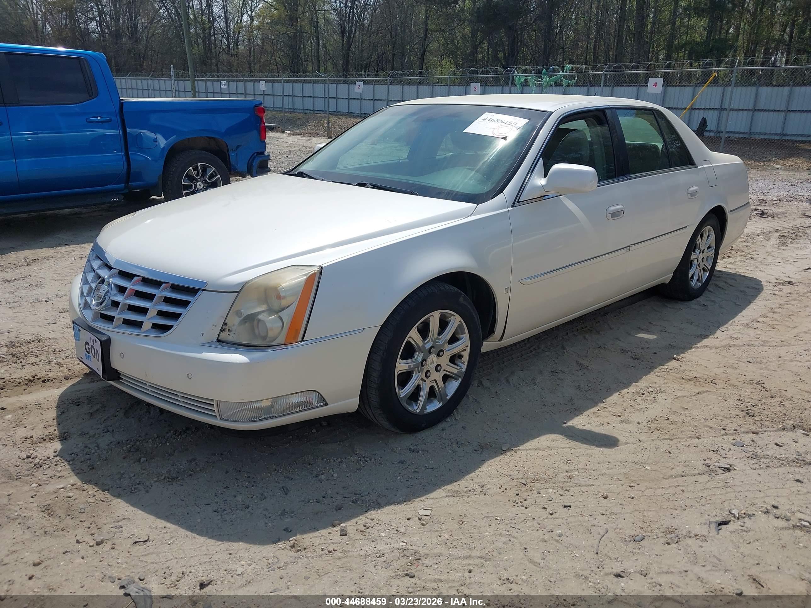 CADILLAC DTS image 2