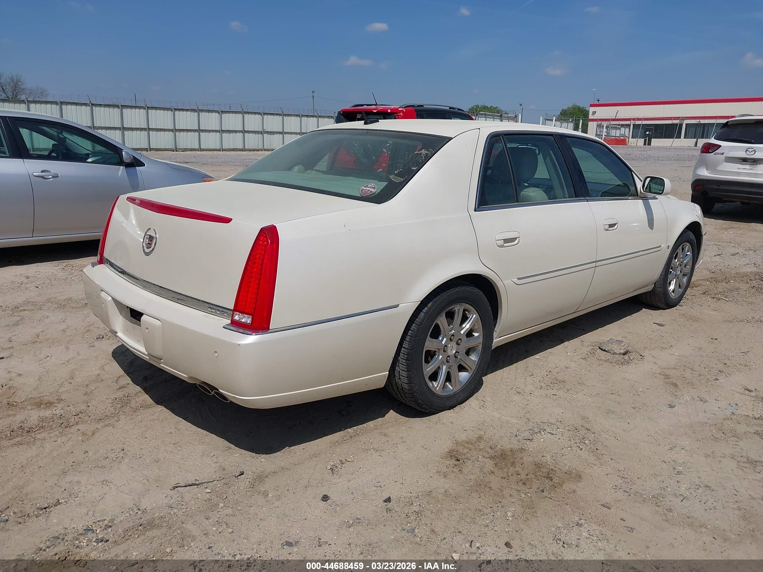 CADILLAC DTS image 4