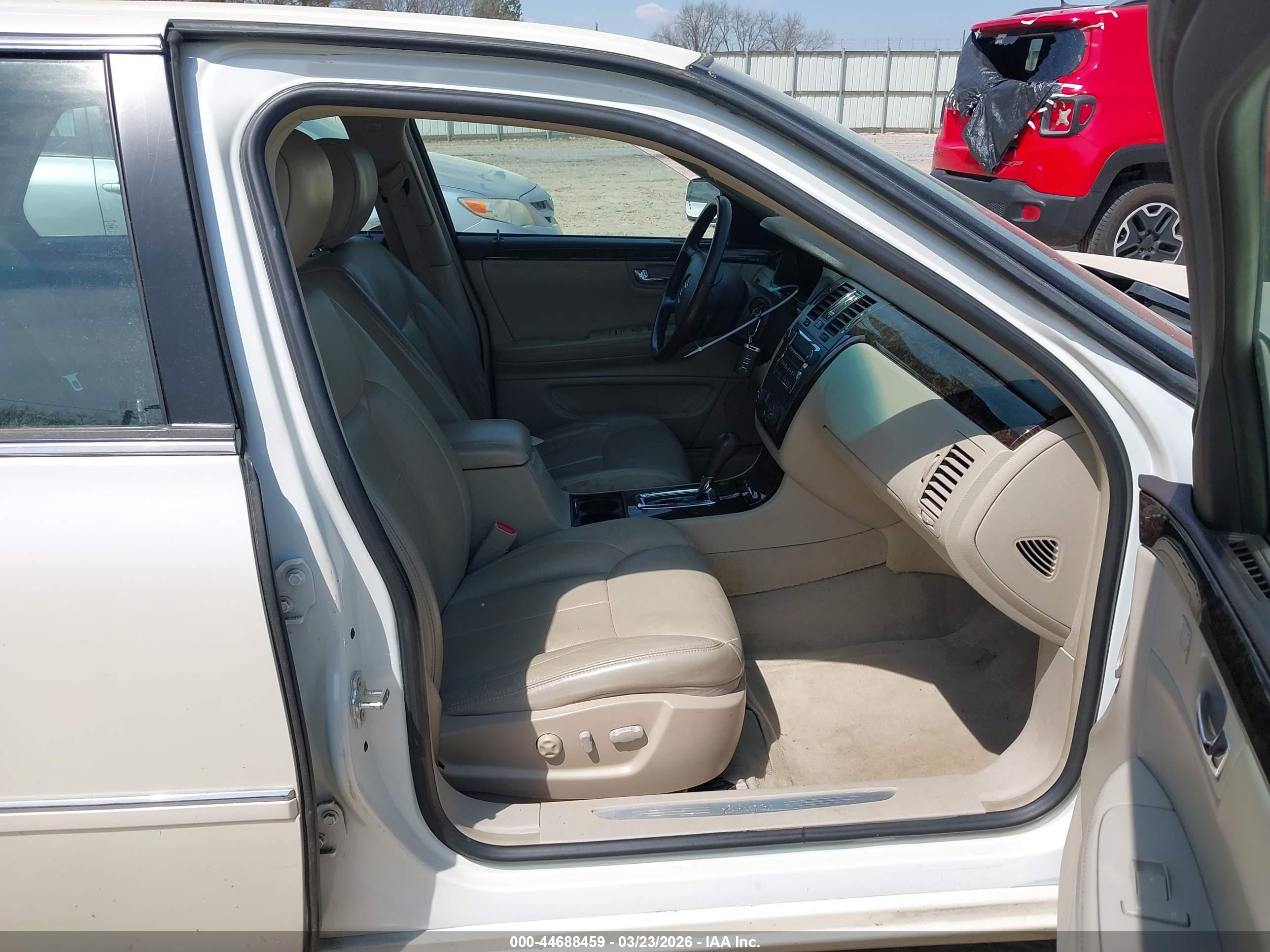 CADILLAC DTS image 5