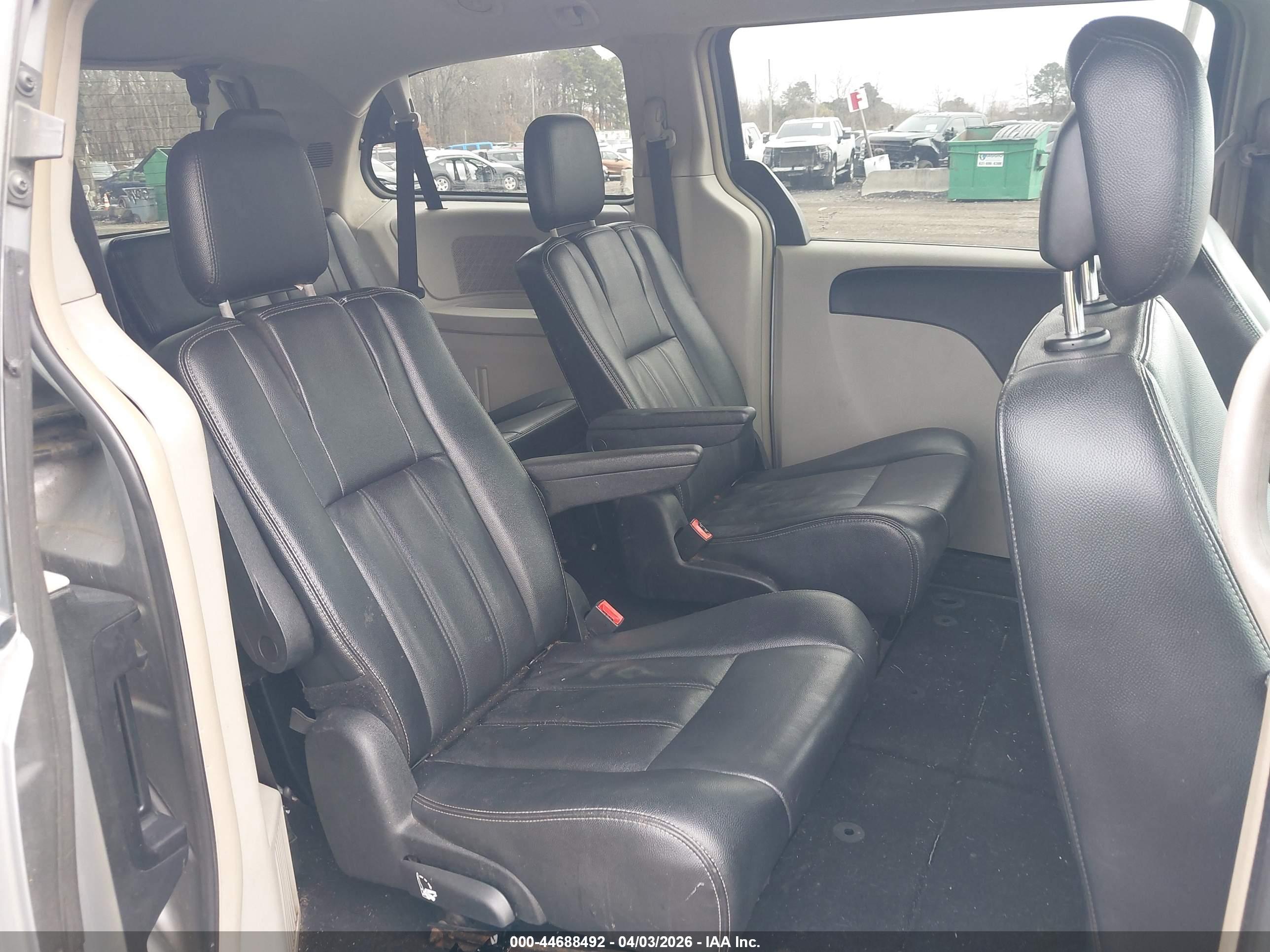 CHRYSLER TOWN image 8