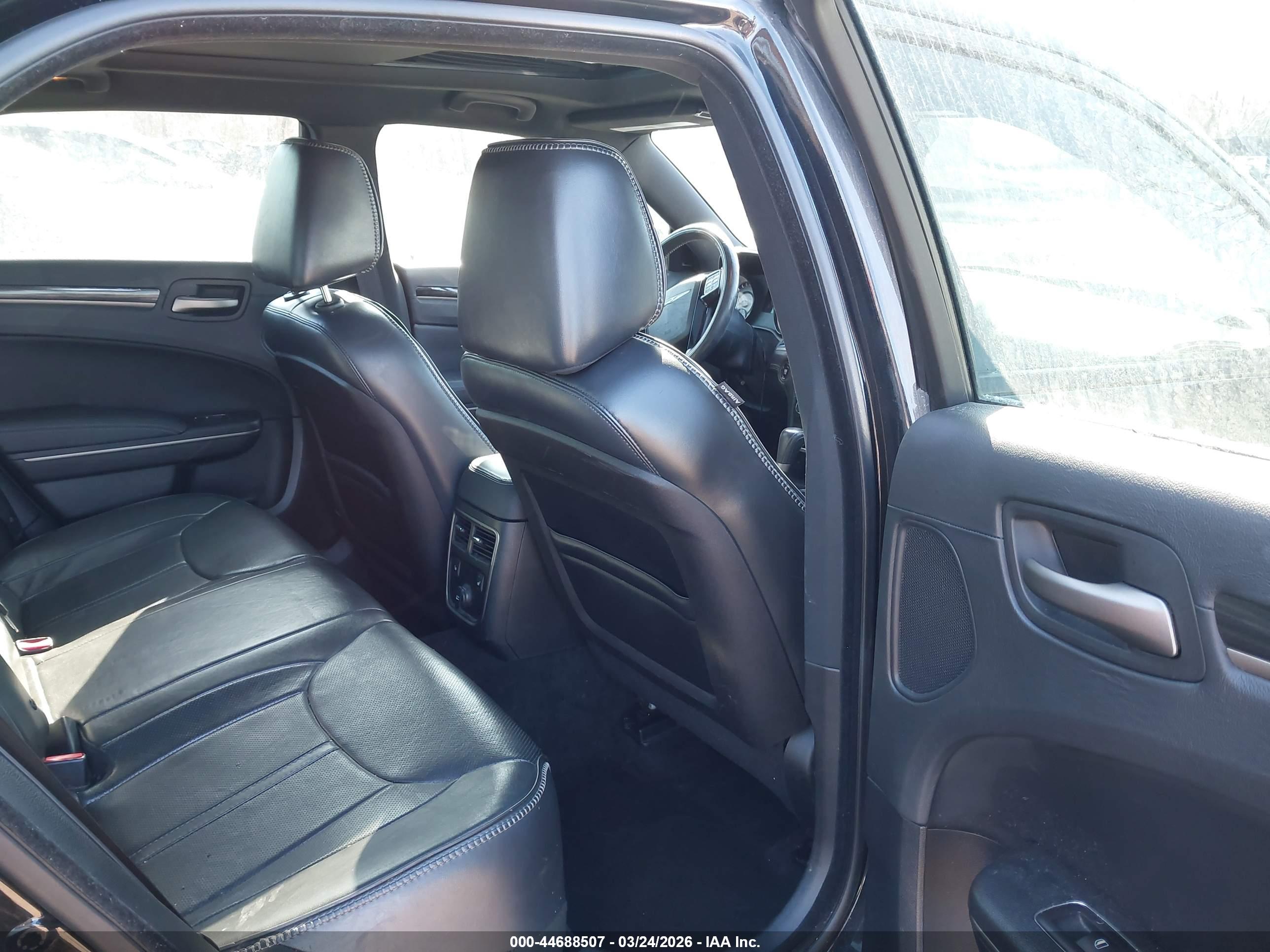 CHRYSLER 300C image 8