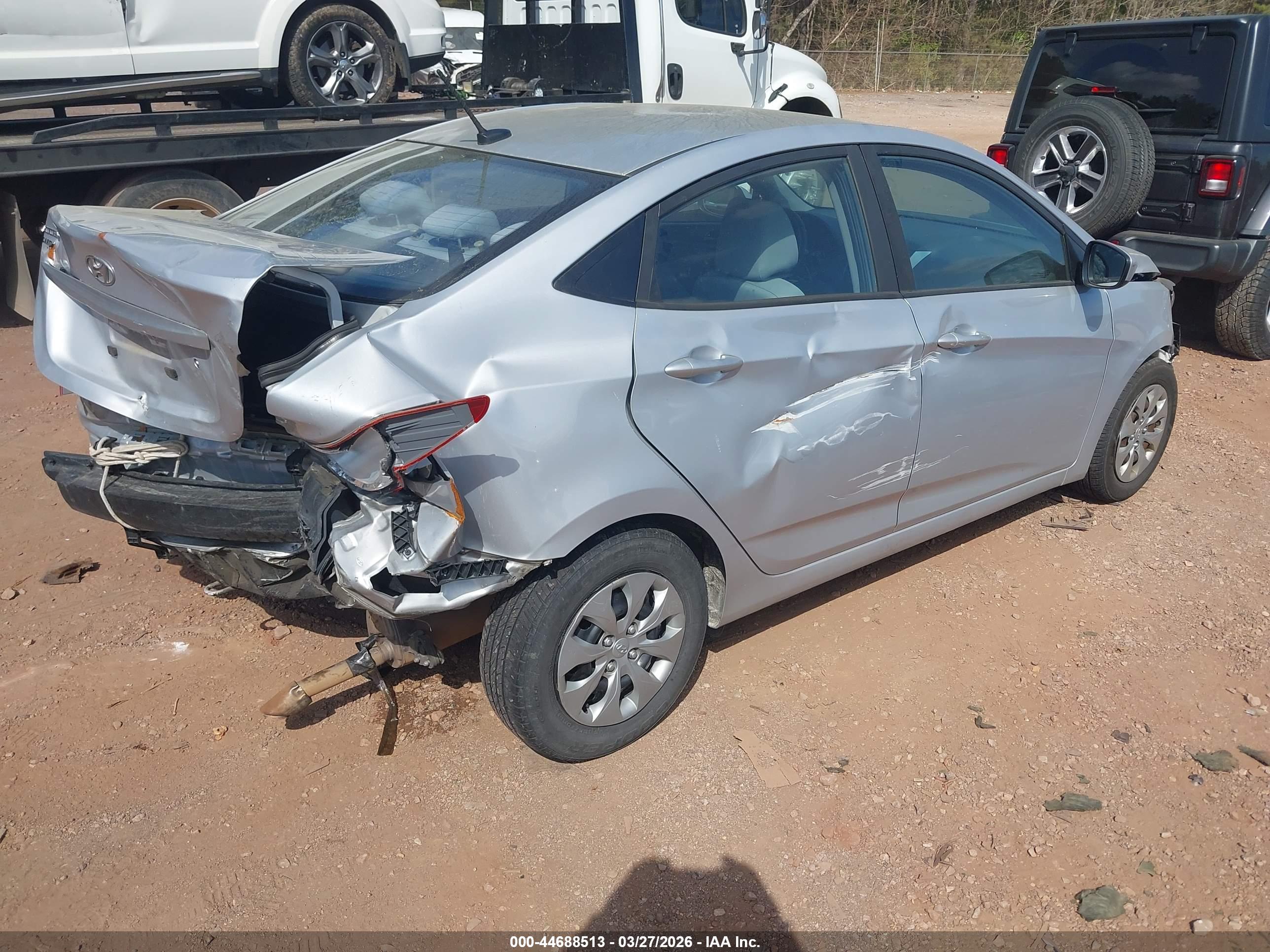 HYUNDAI ACCENT image 4