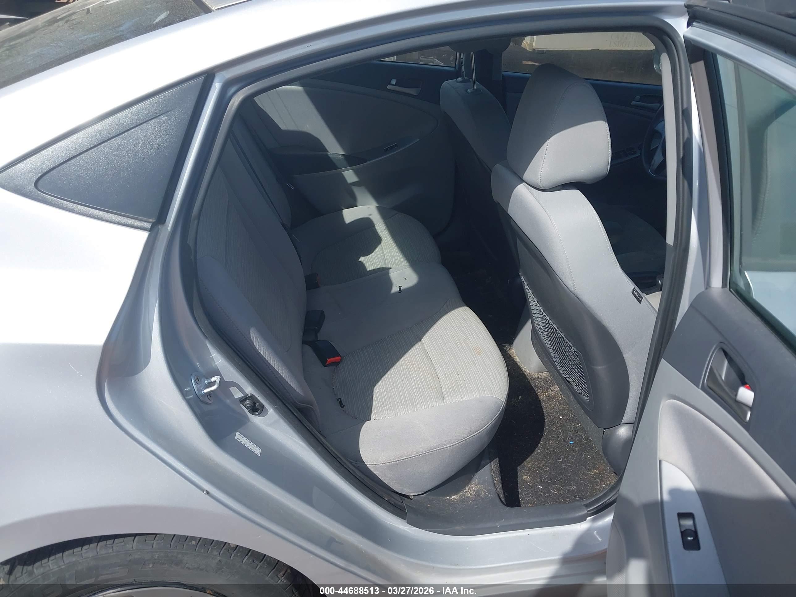 HYUNDAI ACCENT image 8