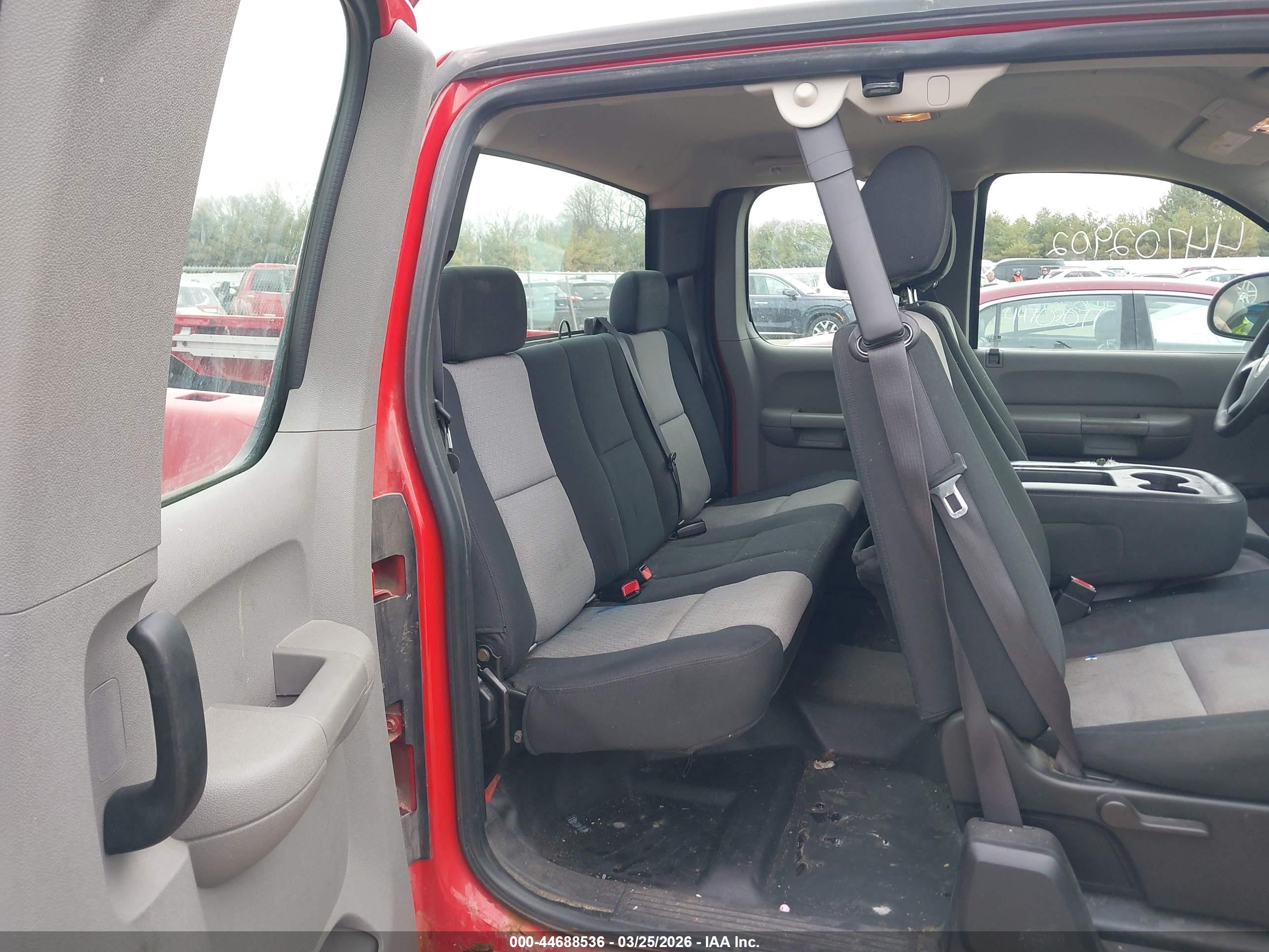 CHEVROLET SILVERADO image 8