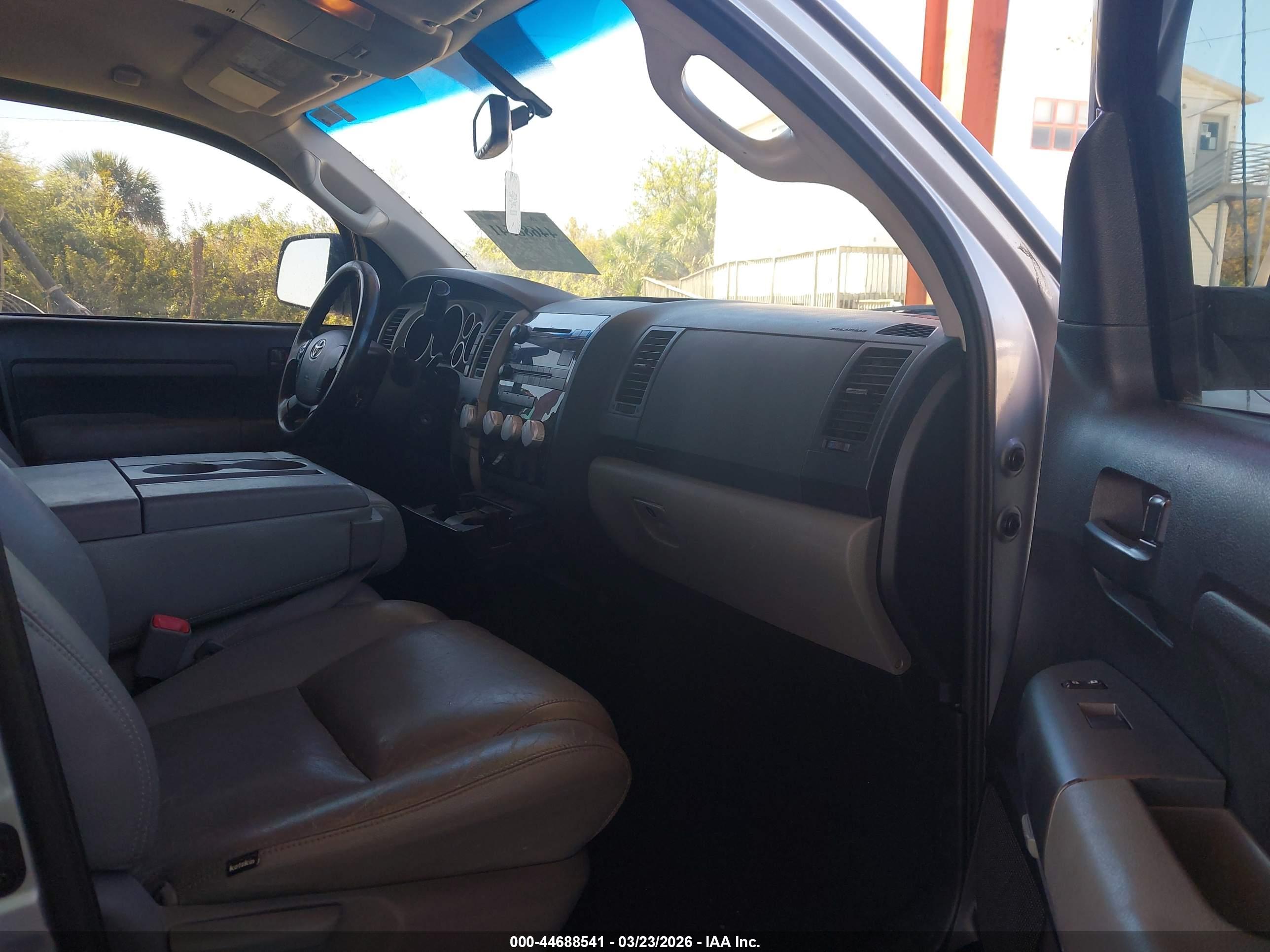 TOYOTA TUNDRA image 5