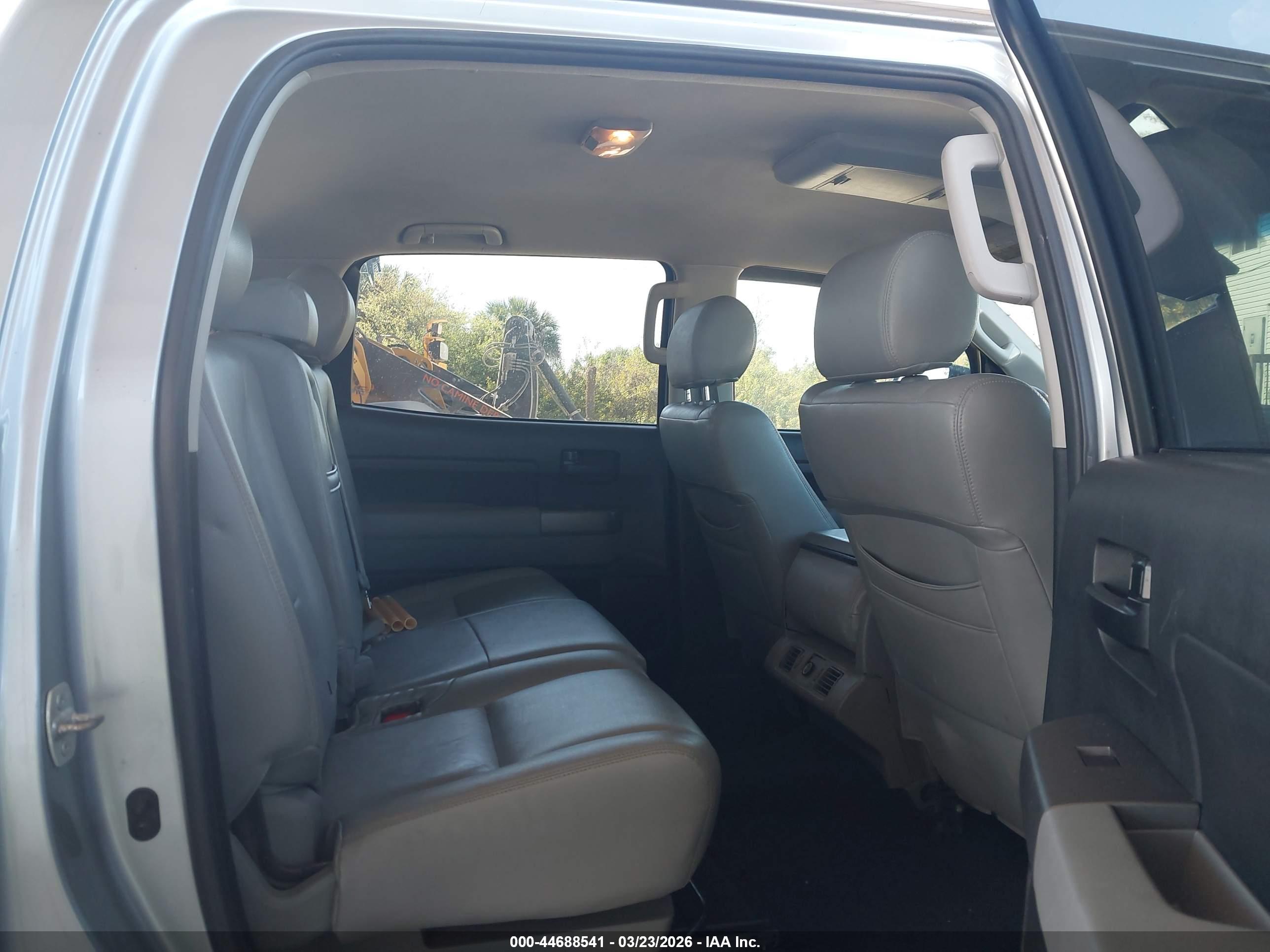 TOYOTA TUNDRA image 8