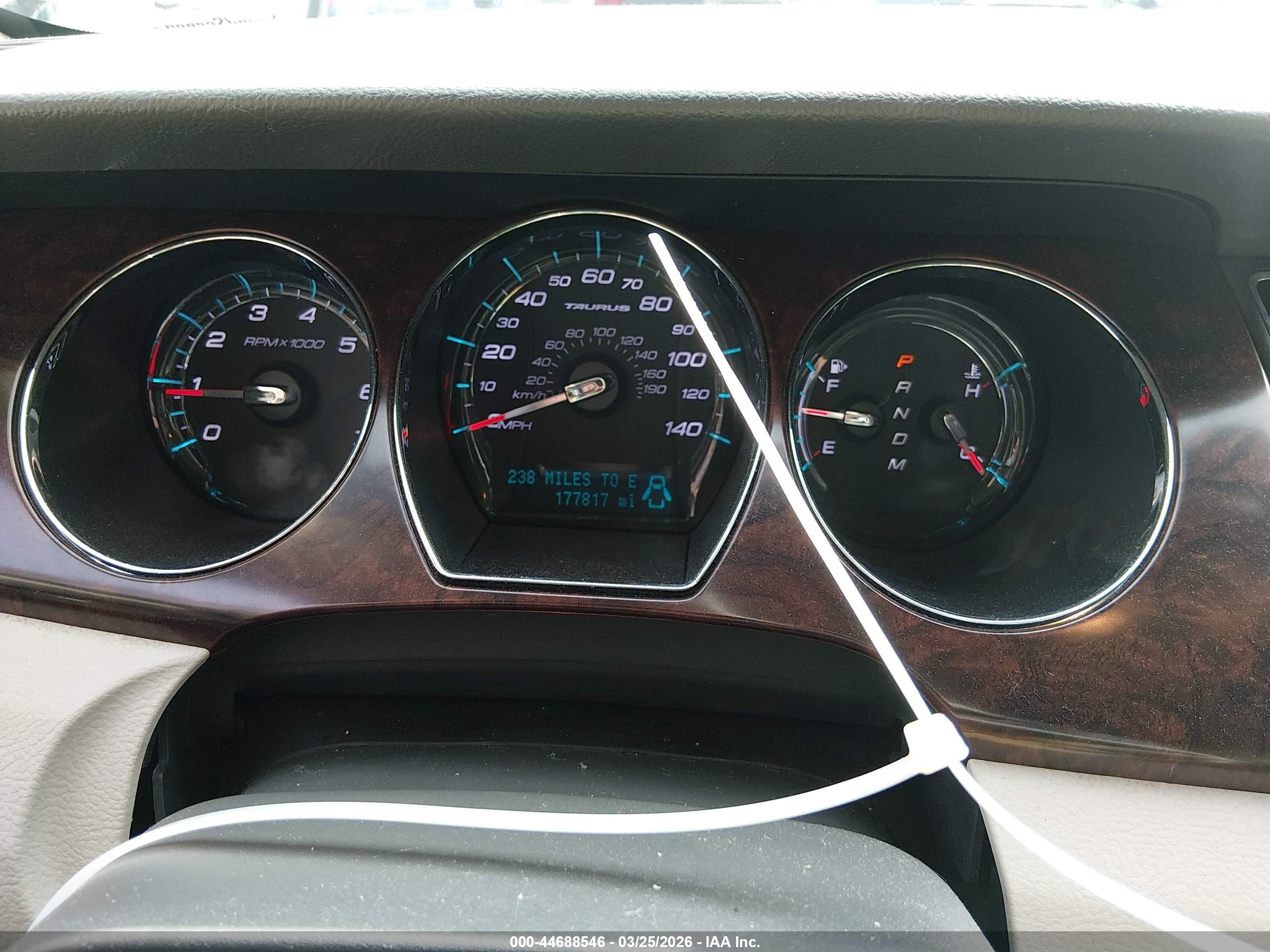 FORD TAURUS image 7