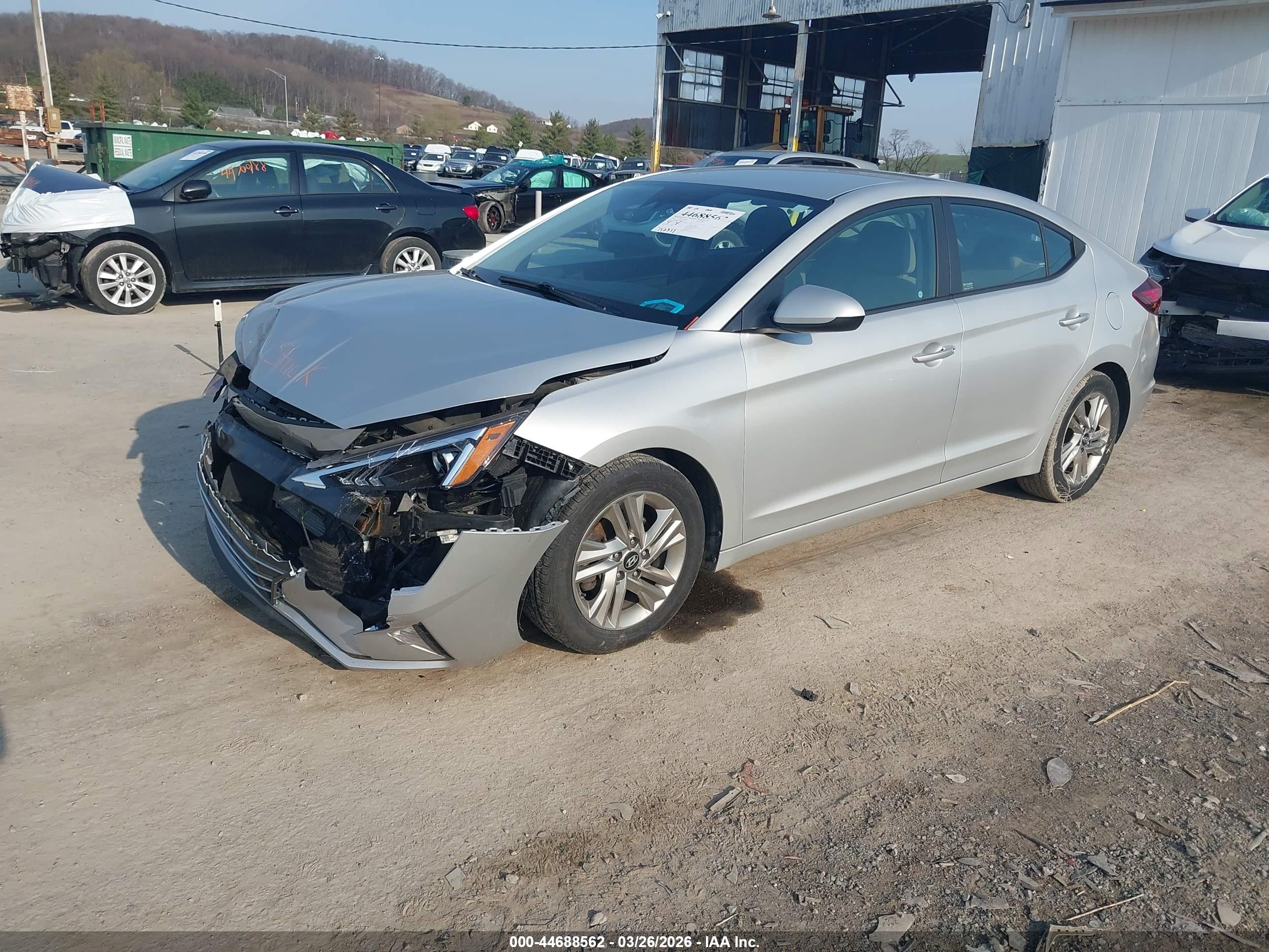 HYUNDAI ELANTRA image 2