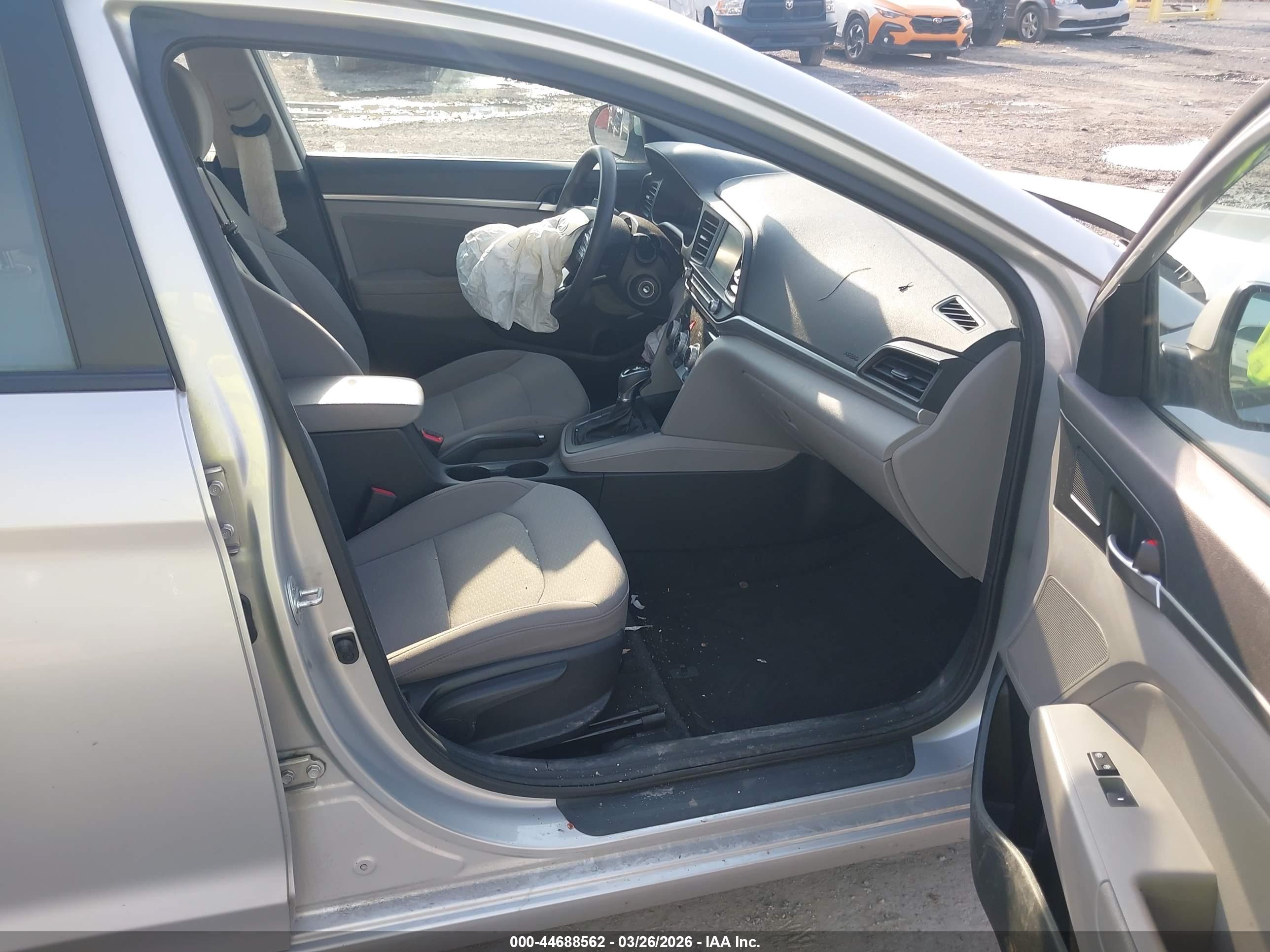 HYUNDAI ELANTRA image 5