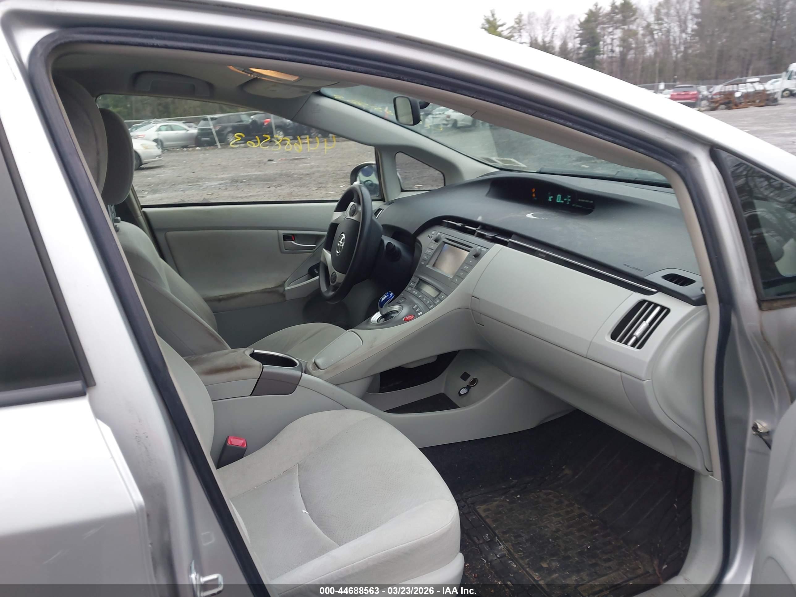 TOYOTA PRIUS image 5