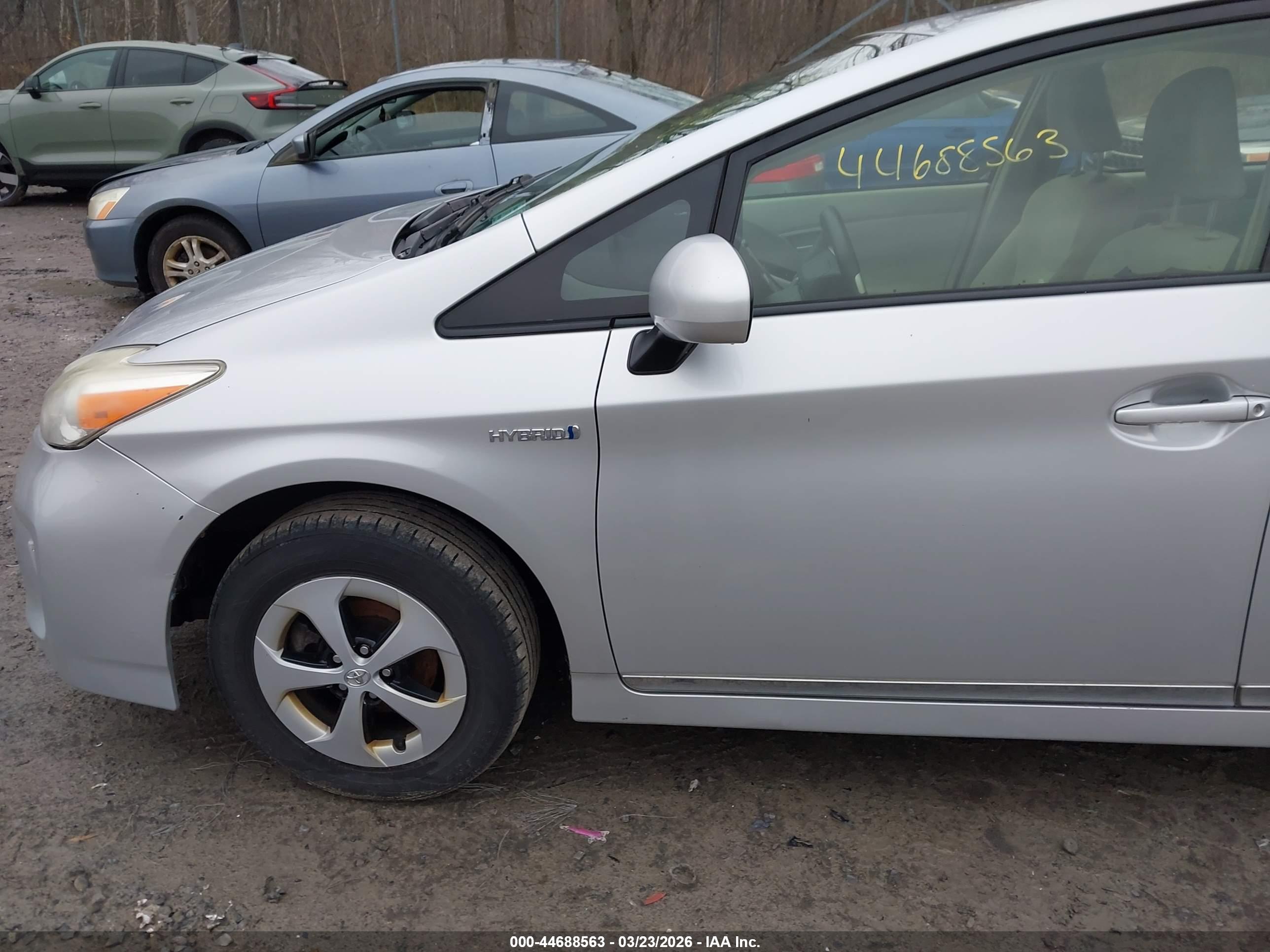 TOYOTA PRIUS image 6
