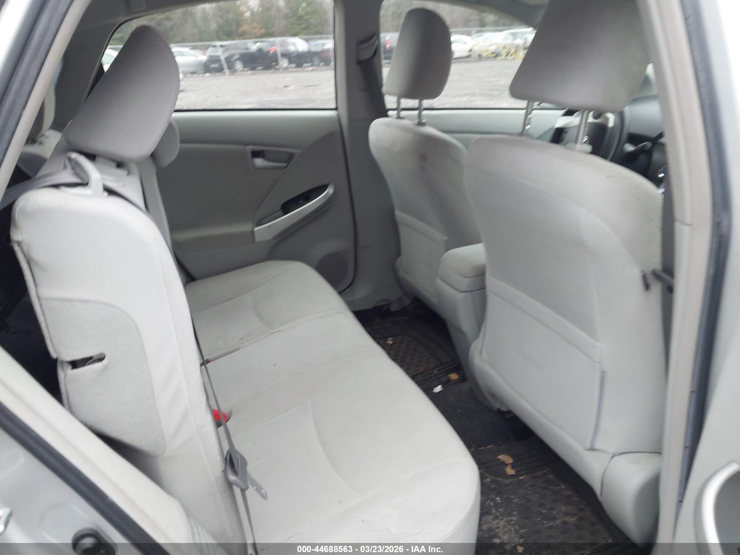 TOYOTA PRIUS image 8