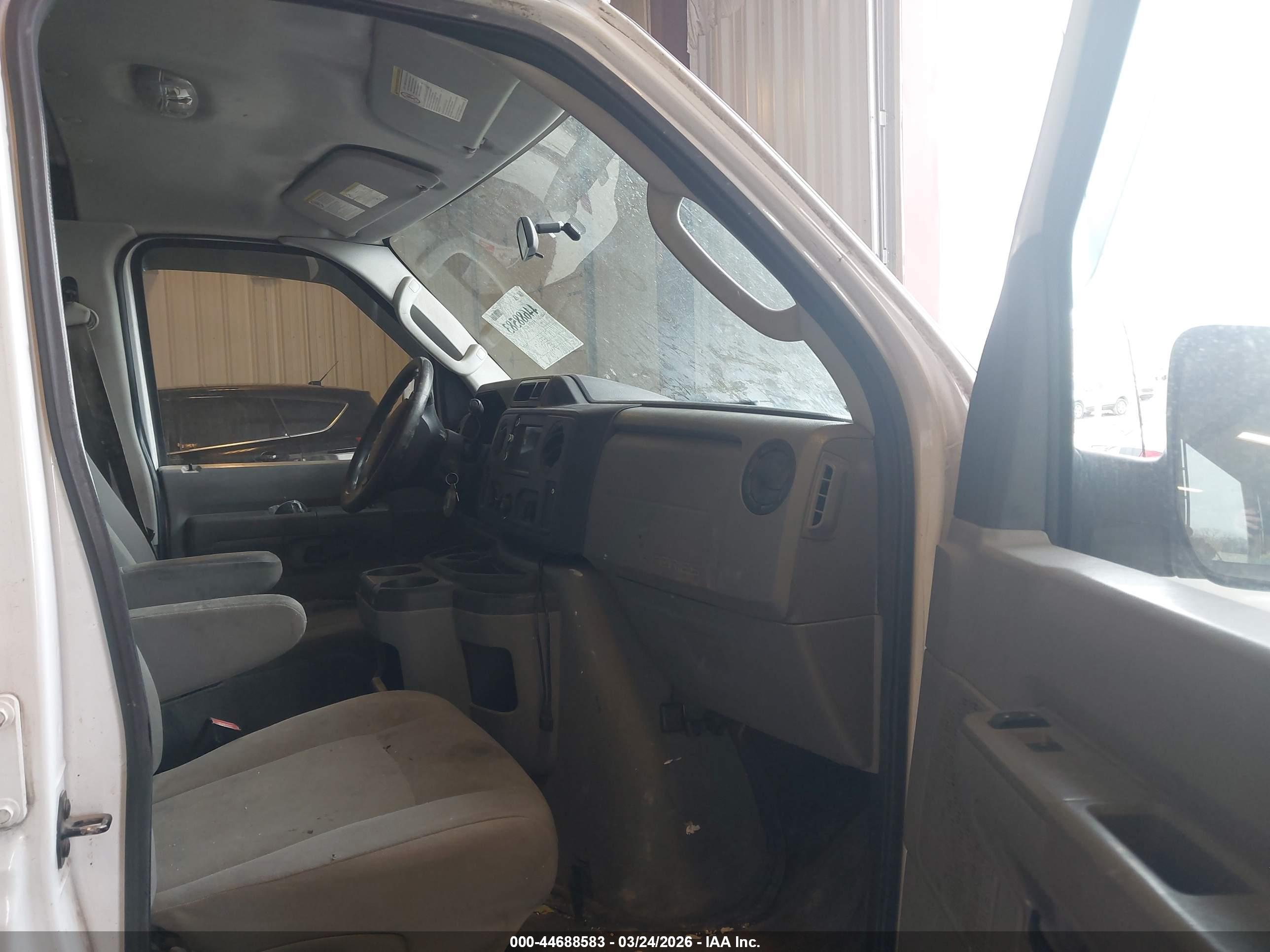 FORD E-250 image 5