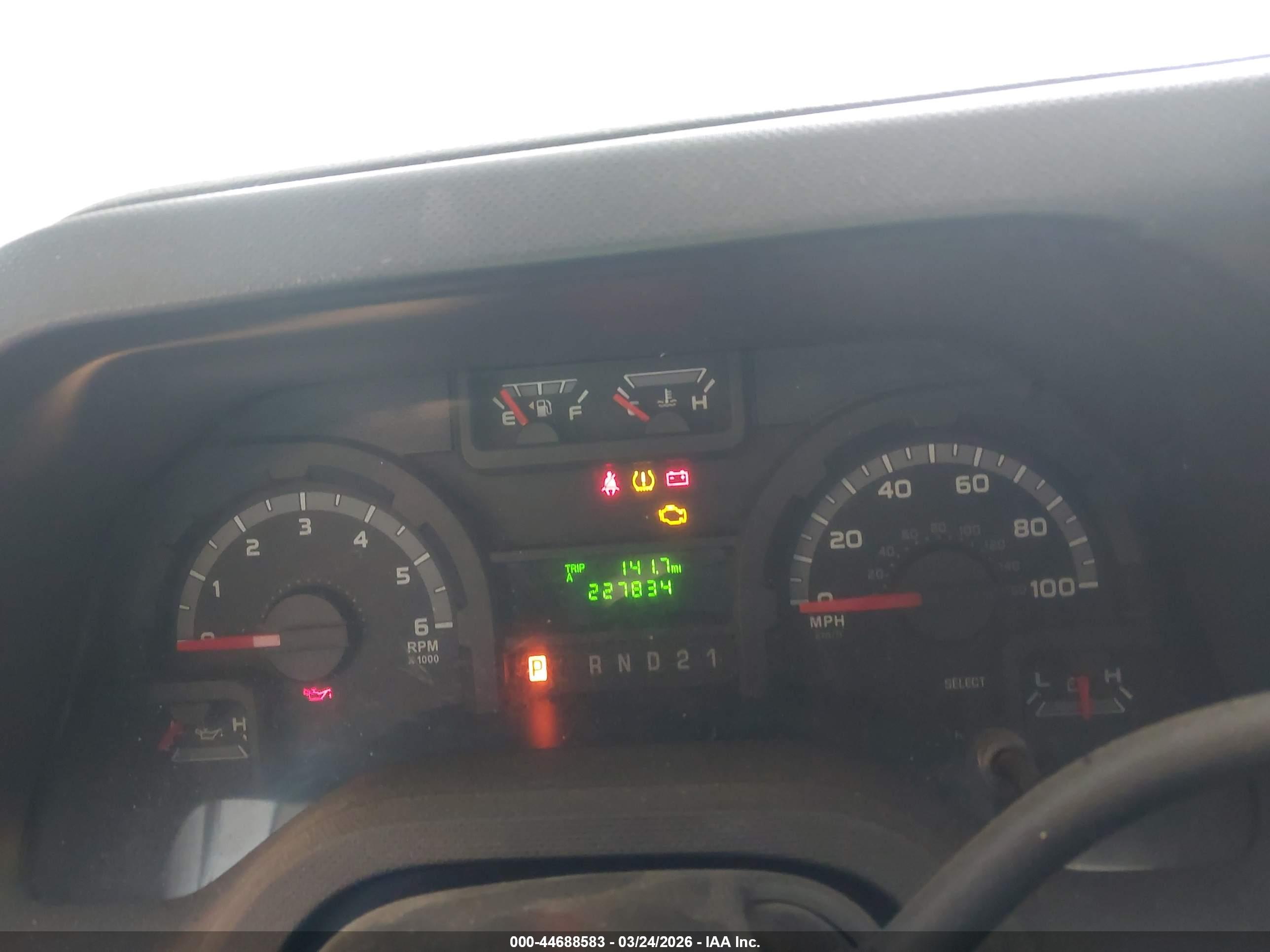 FORD E-250 image 7