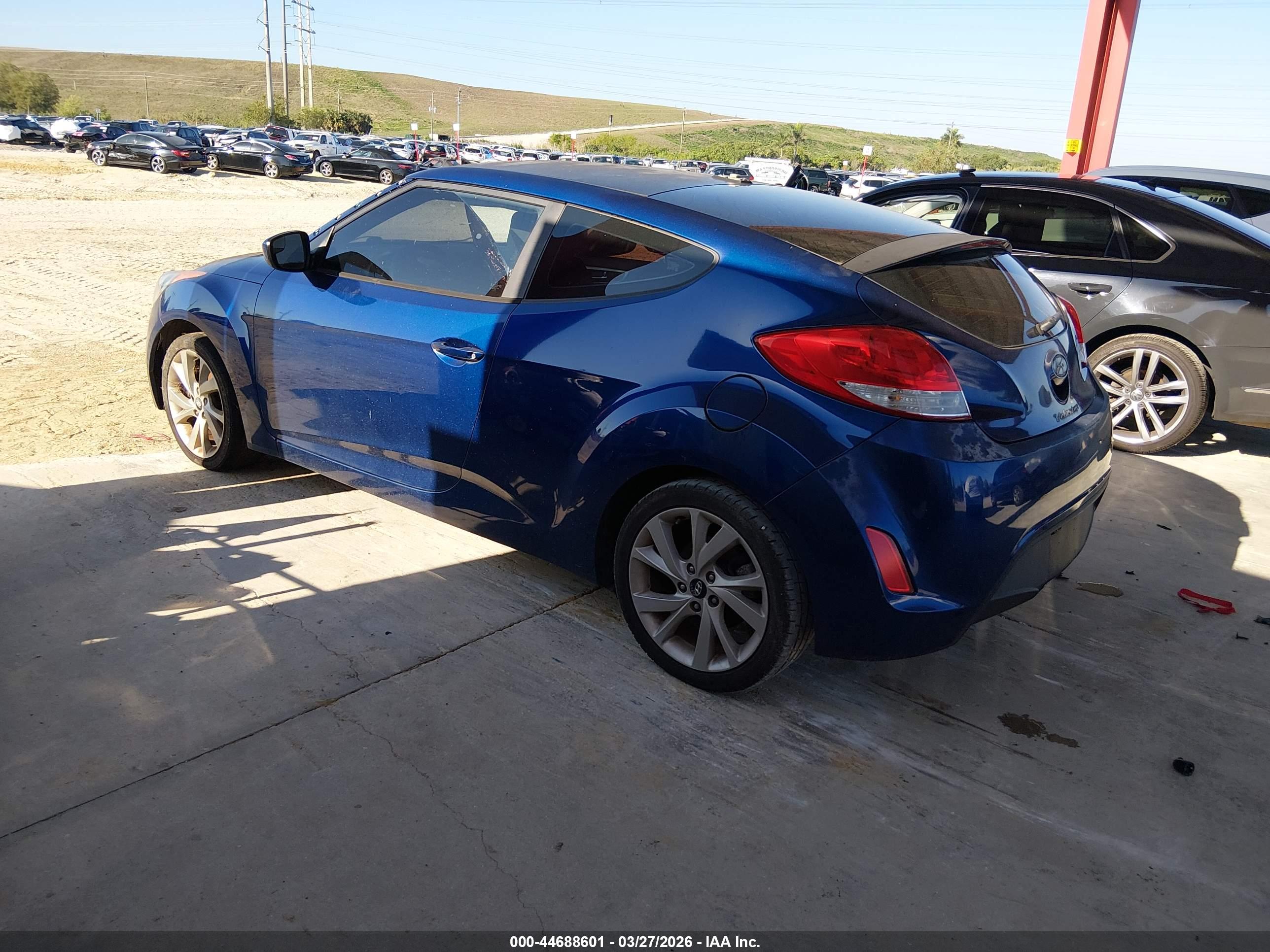 HYUNDAI VELOSTER image 3