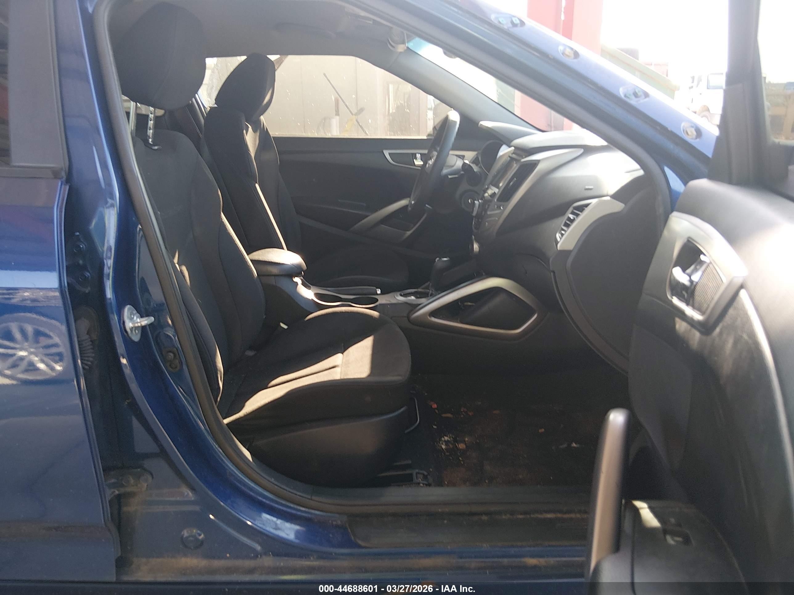 HYUNDAI VELOSTER image 5