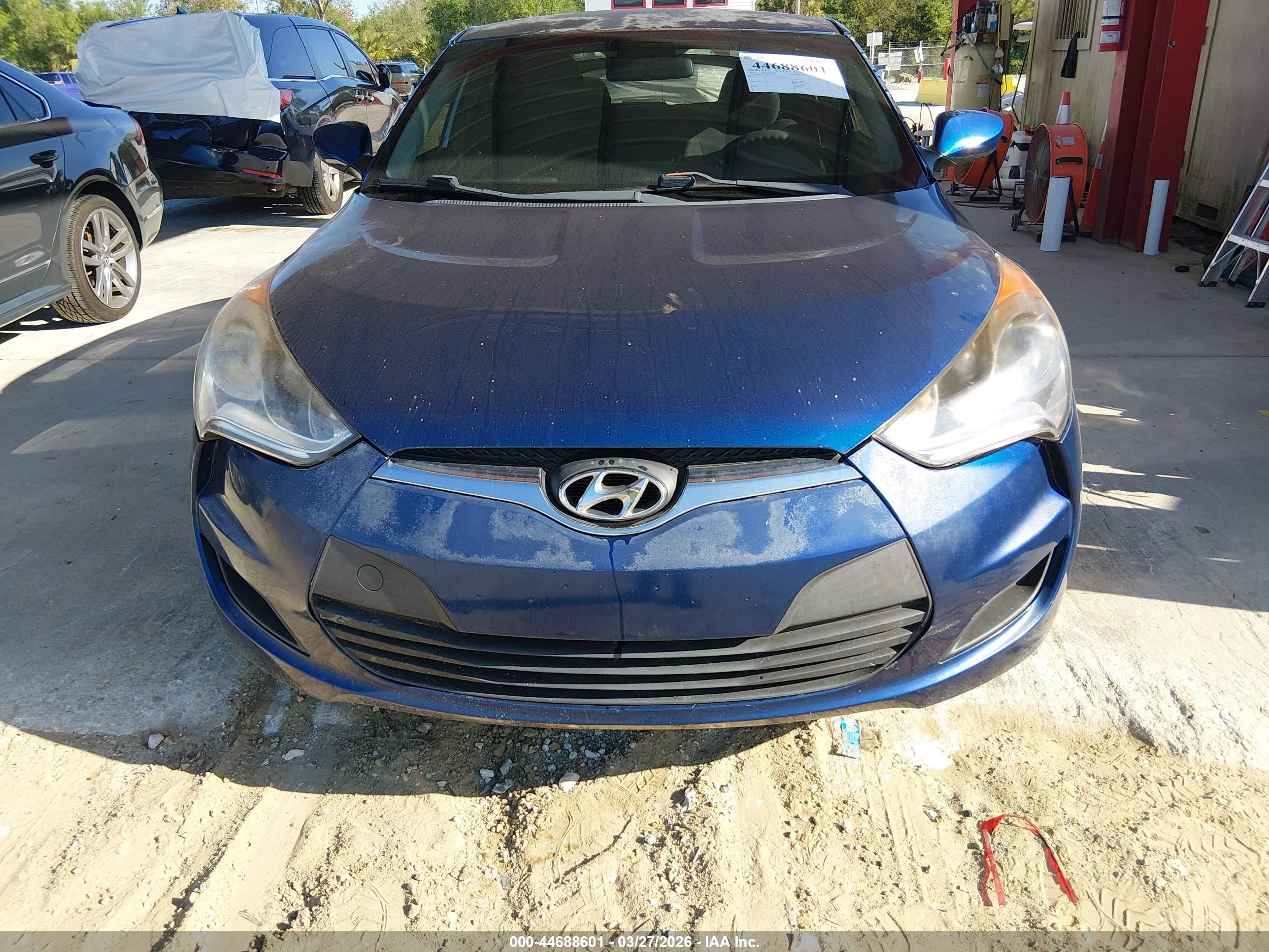 HYUNDAI VELOSTER image 6