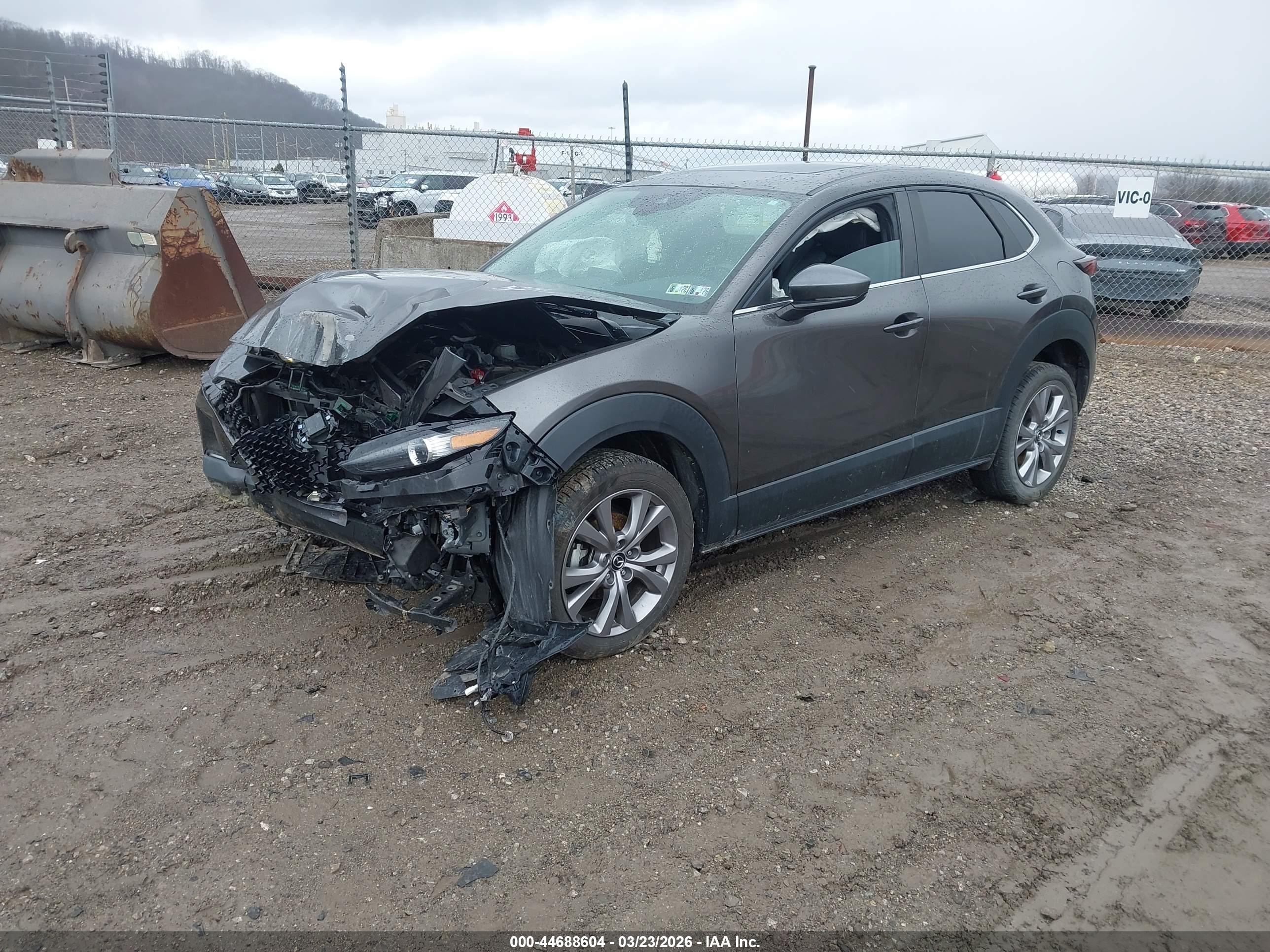 MAZDA CX-30 image 2