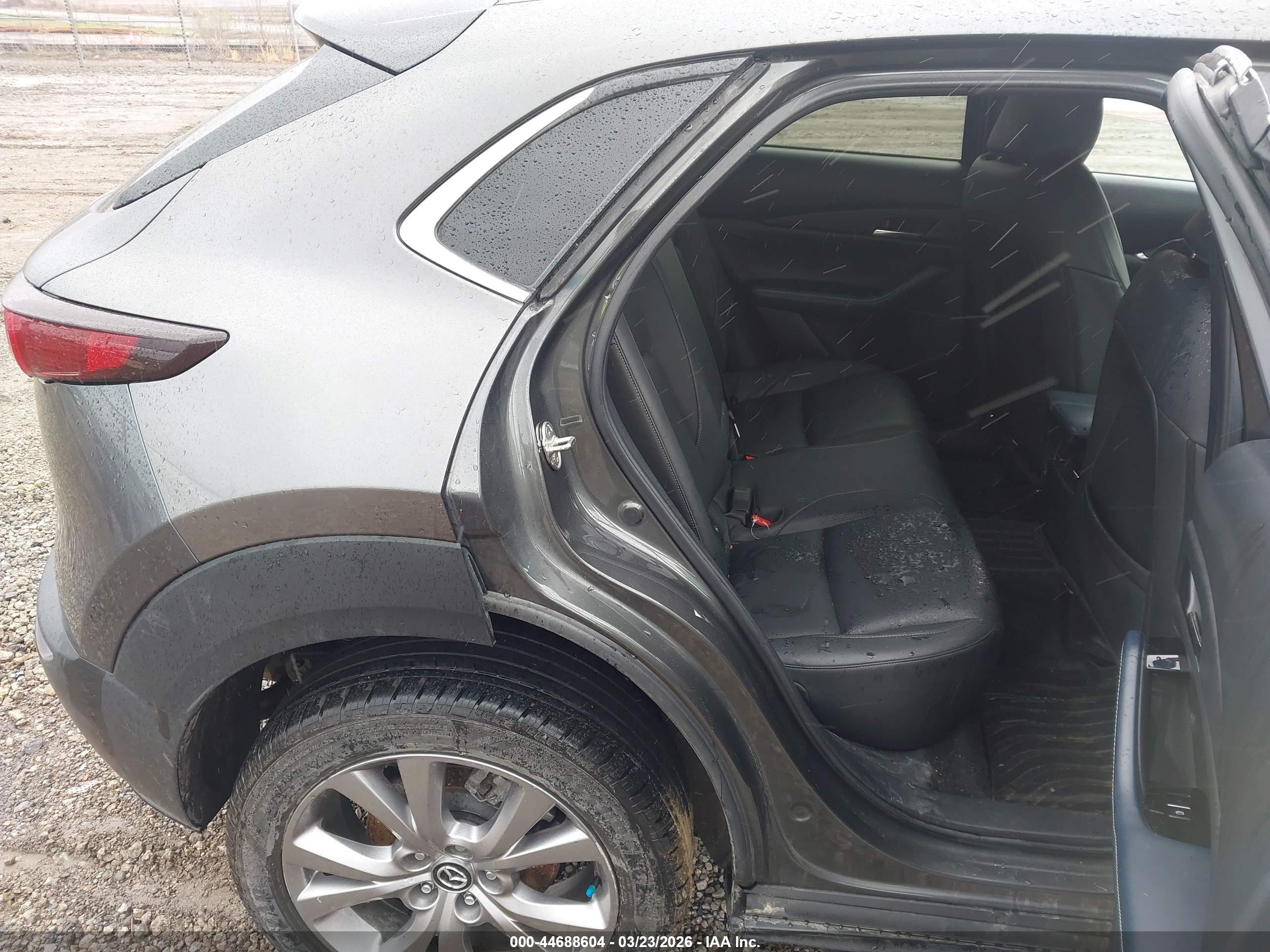 MAZDA CX-30 image 8