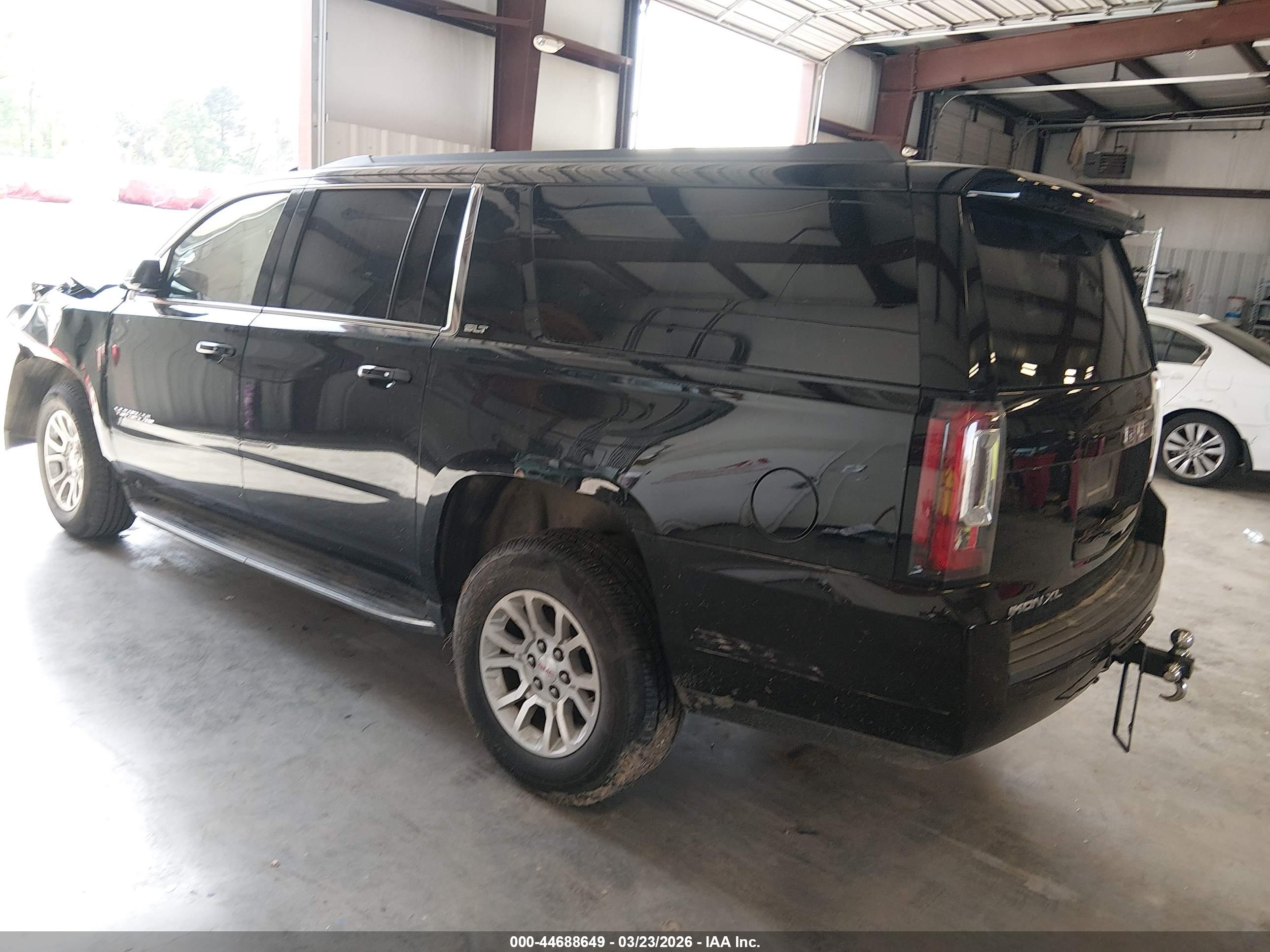 GMC YUKON image 3