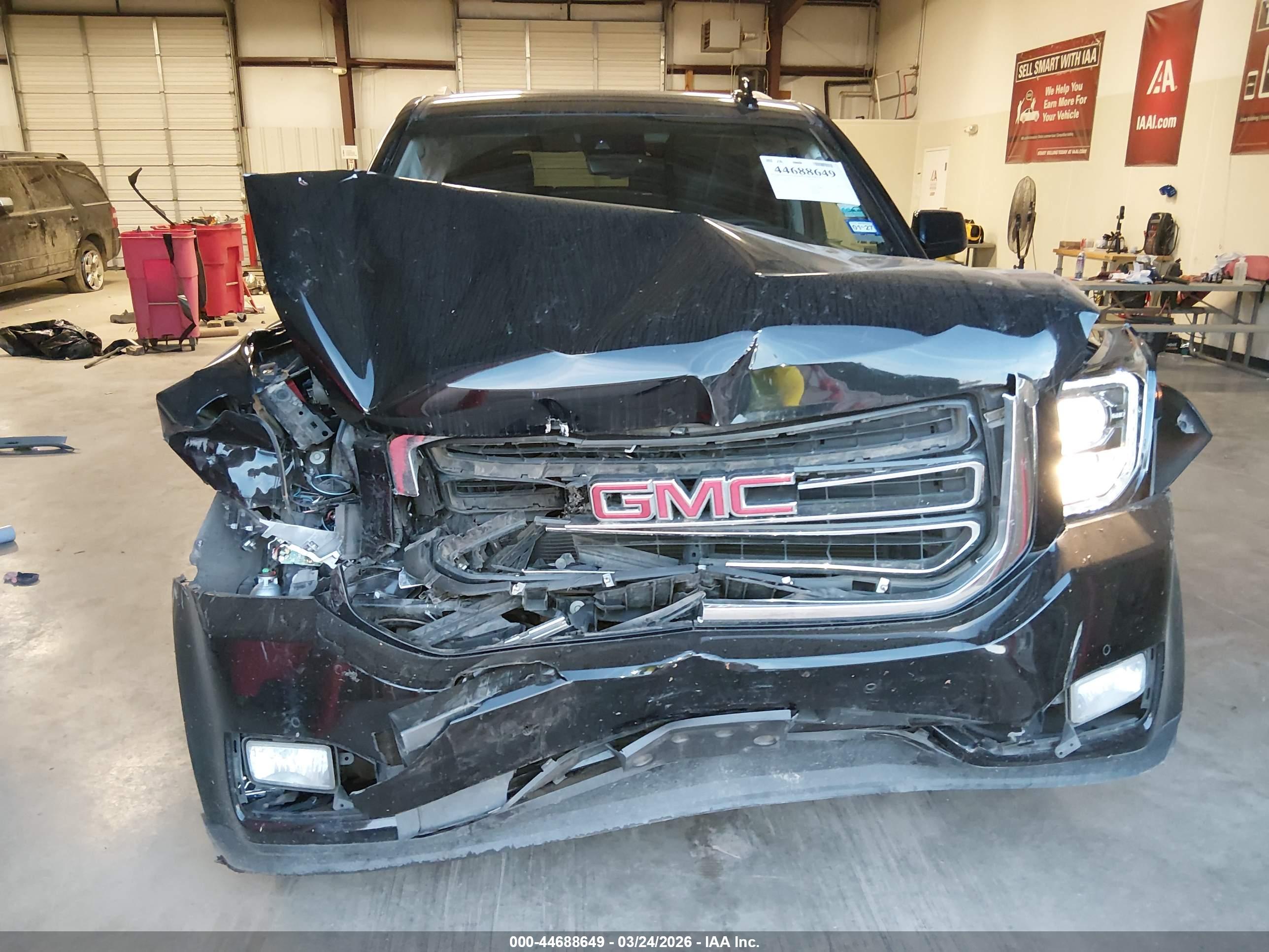 GMC YUKON image 6