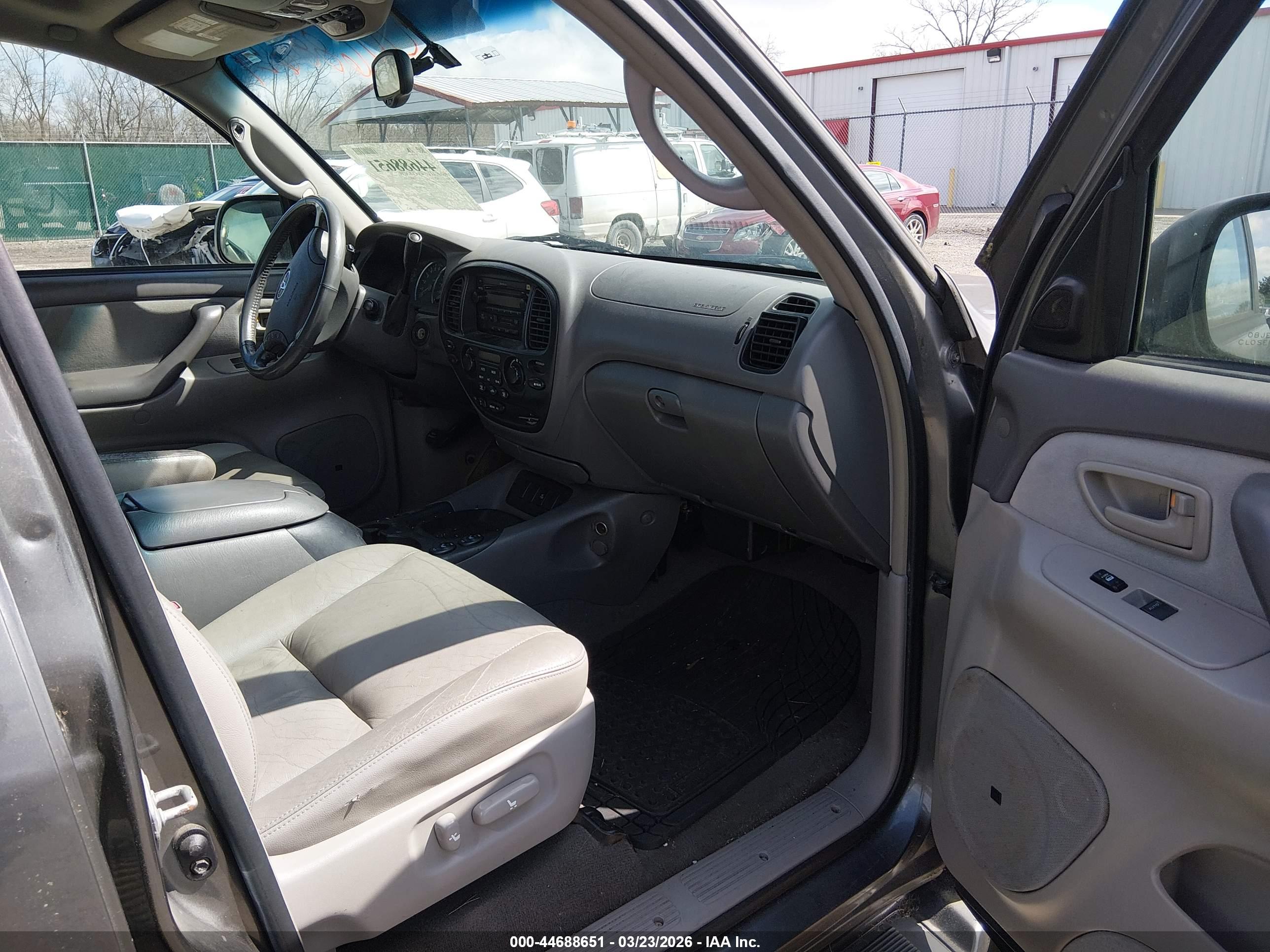 TOYOTA SEQUOIA image 5