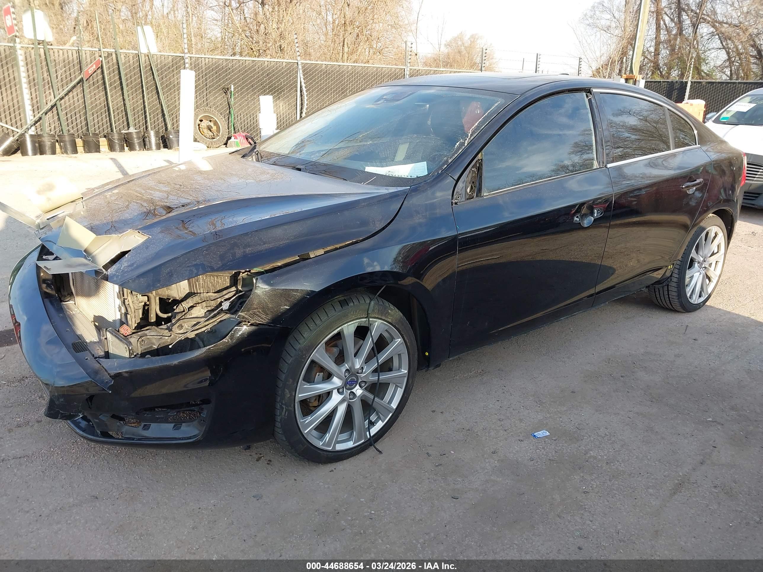 VOLVO S60 image 2