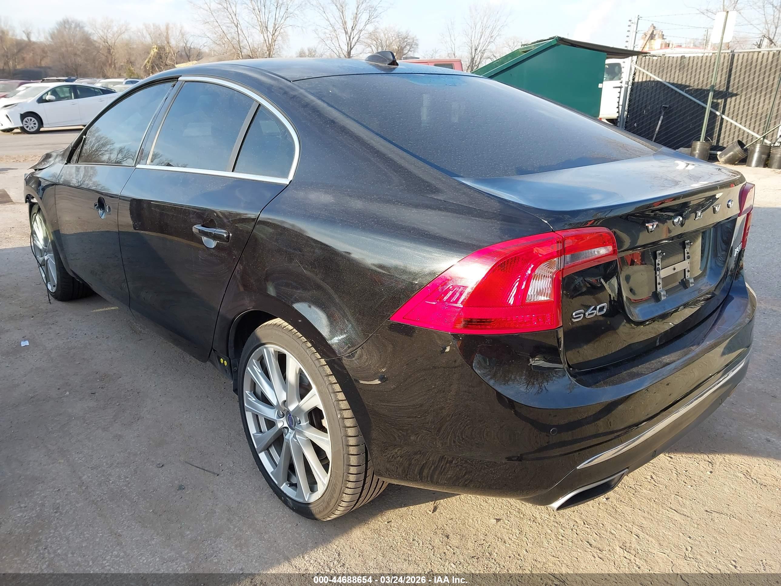 VOLVO S60 image 3