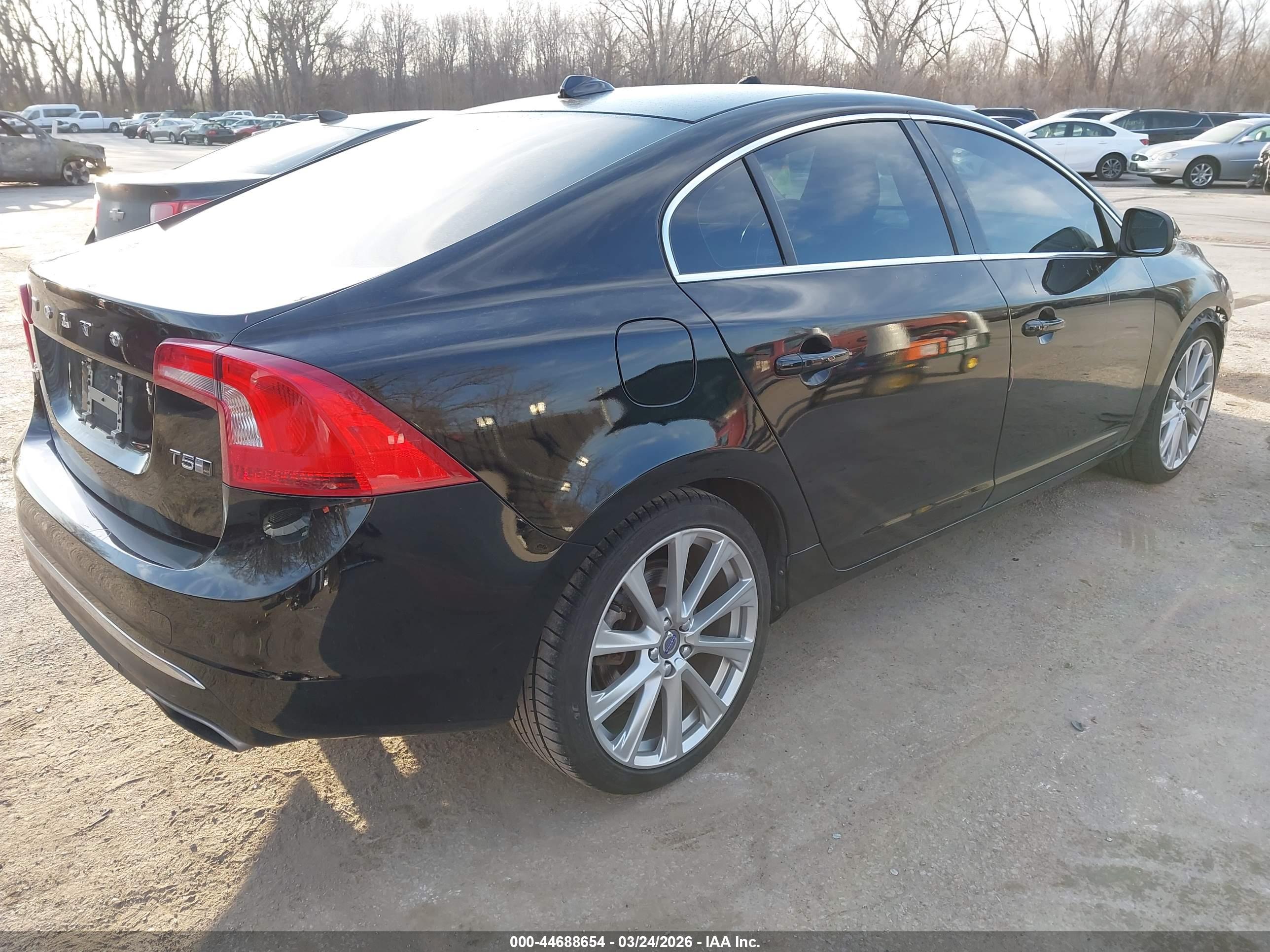 VOLVO S60 image 4