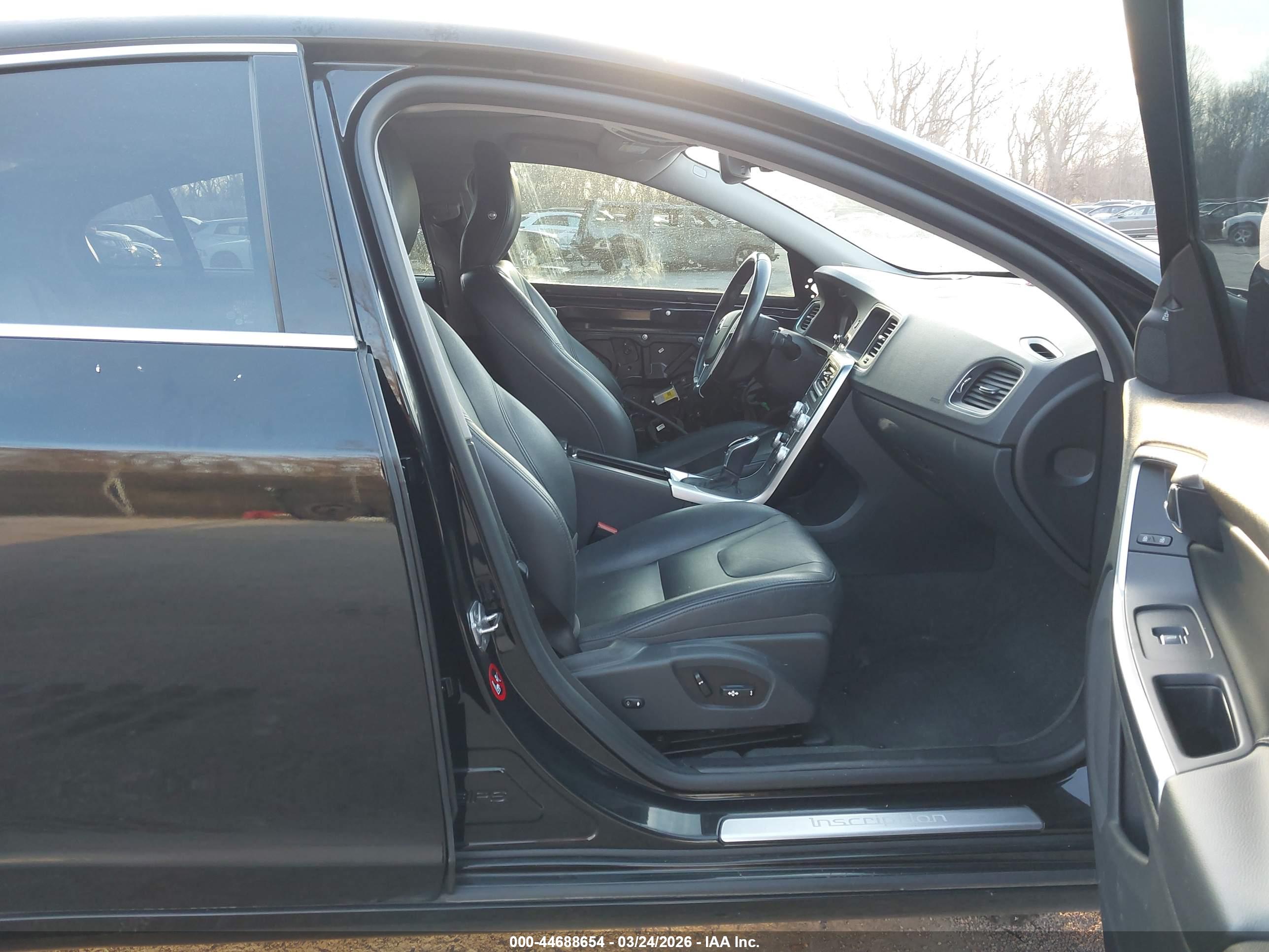 VOLVO S60 image 5