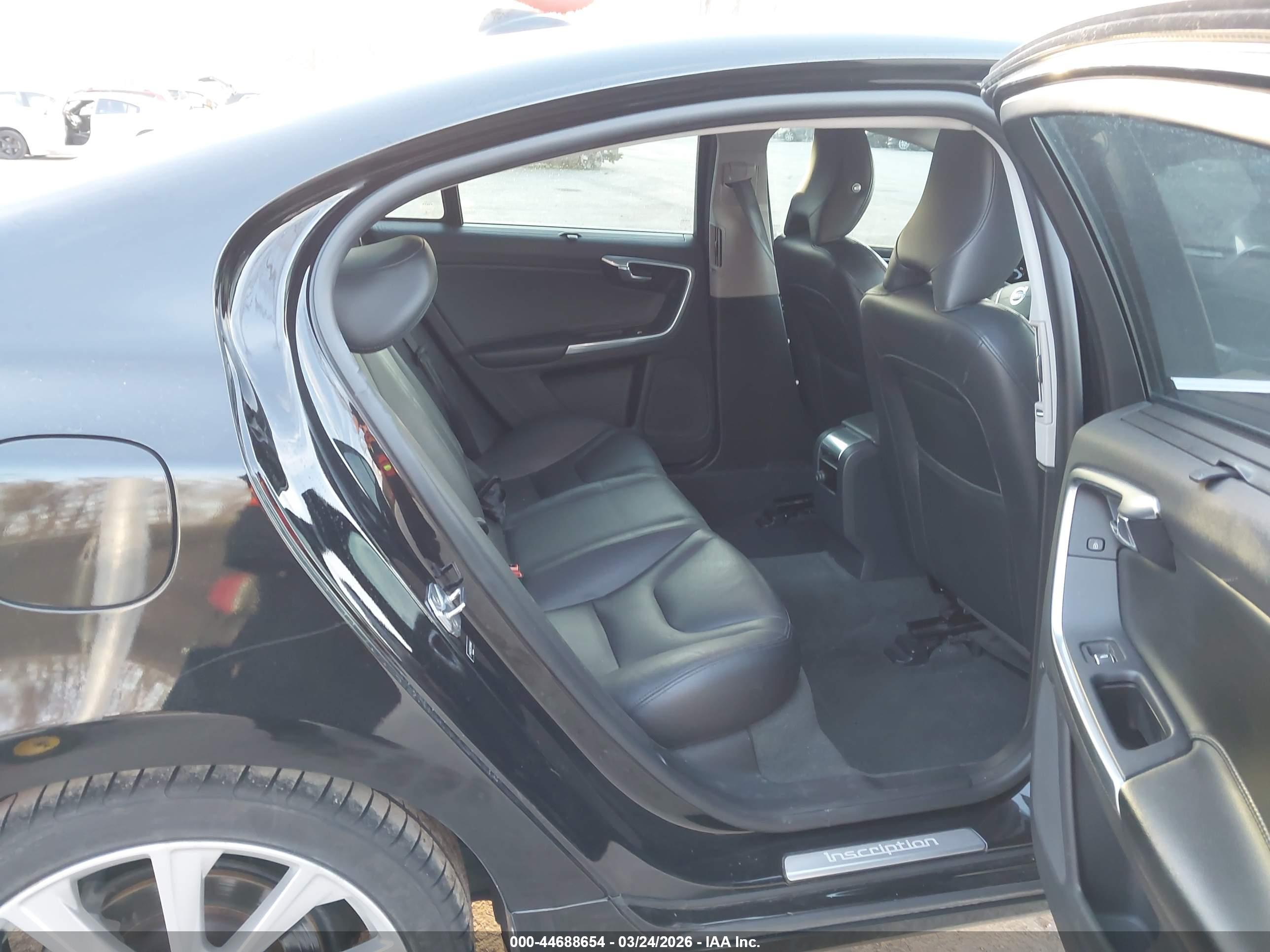 VOLVO S60 image 8