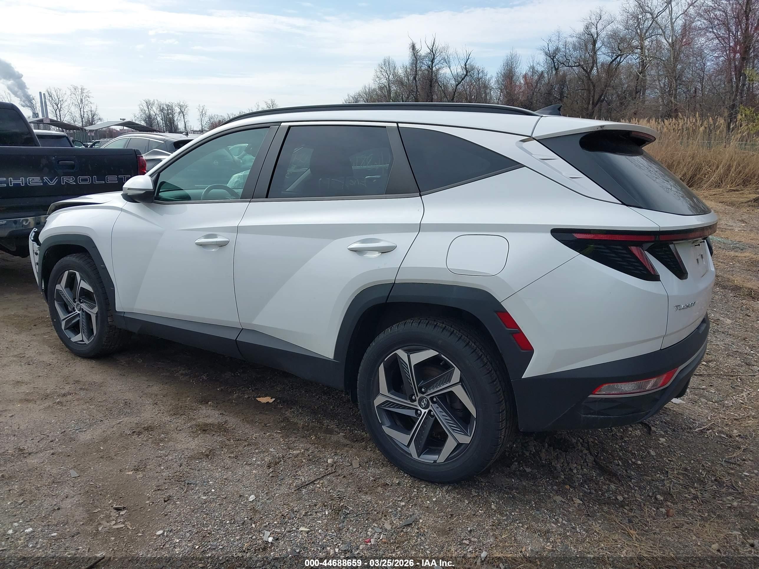 HYUNDAI TUCSON image 3