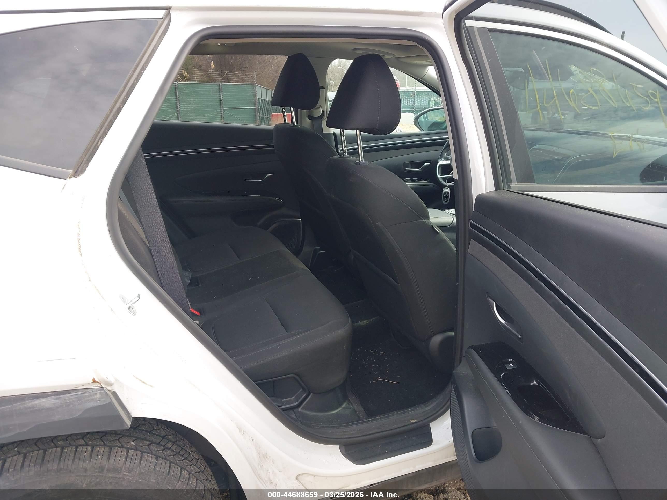 HYUNDAI TUCSON image 8