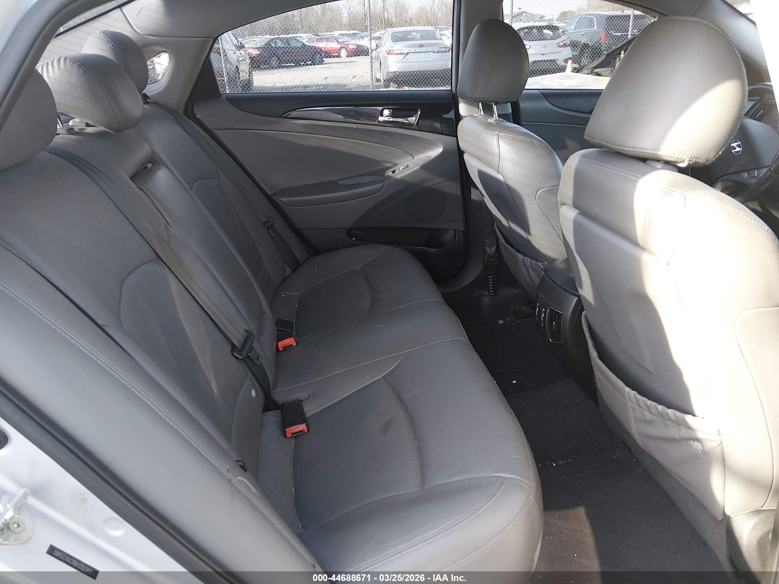 HYUNDAI SONATA image 8