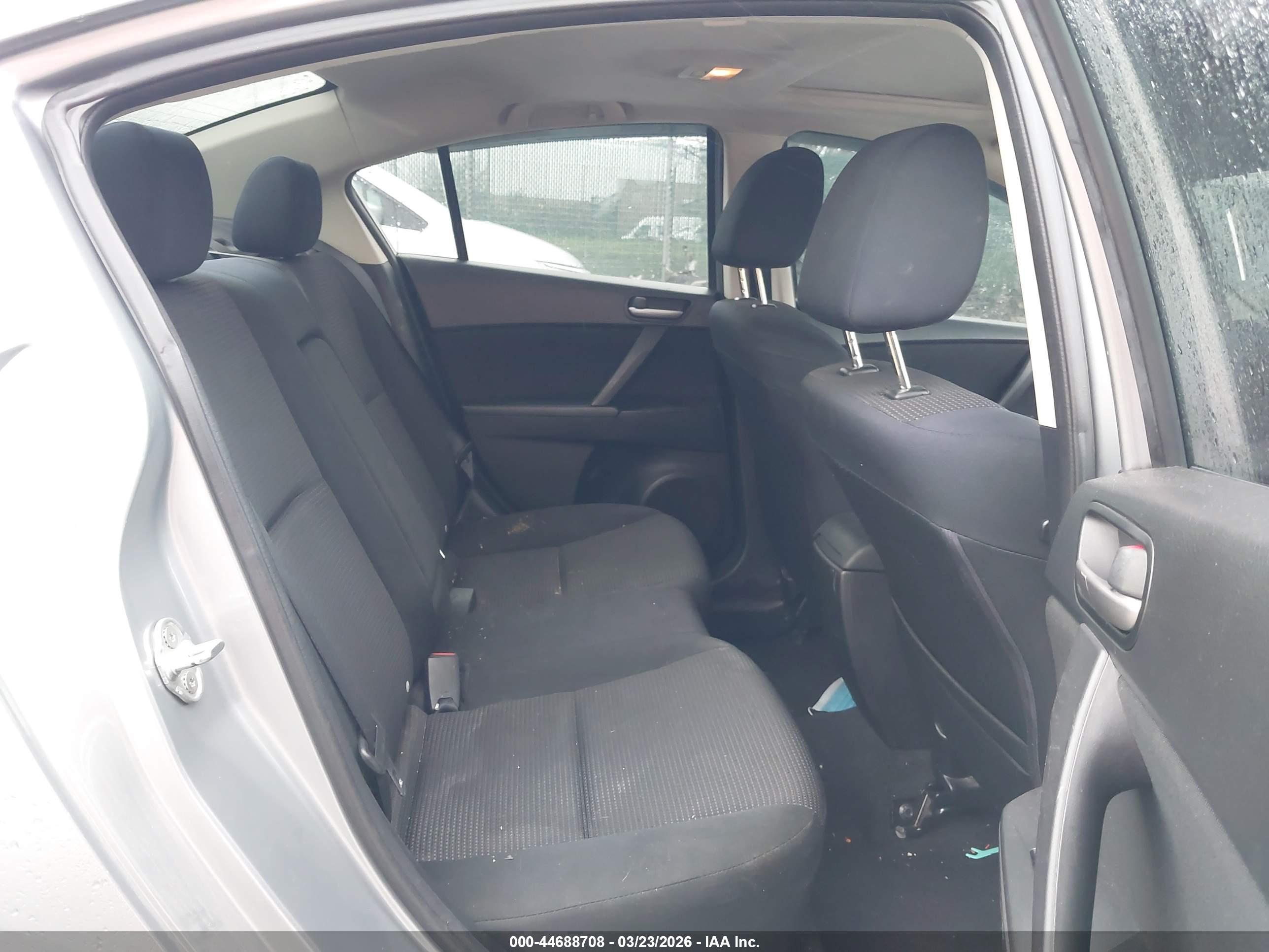 MAZDA MAZDA3 image 8