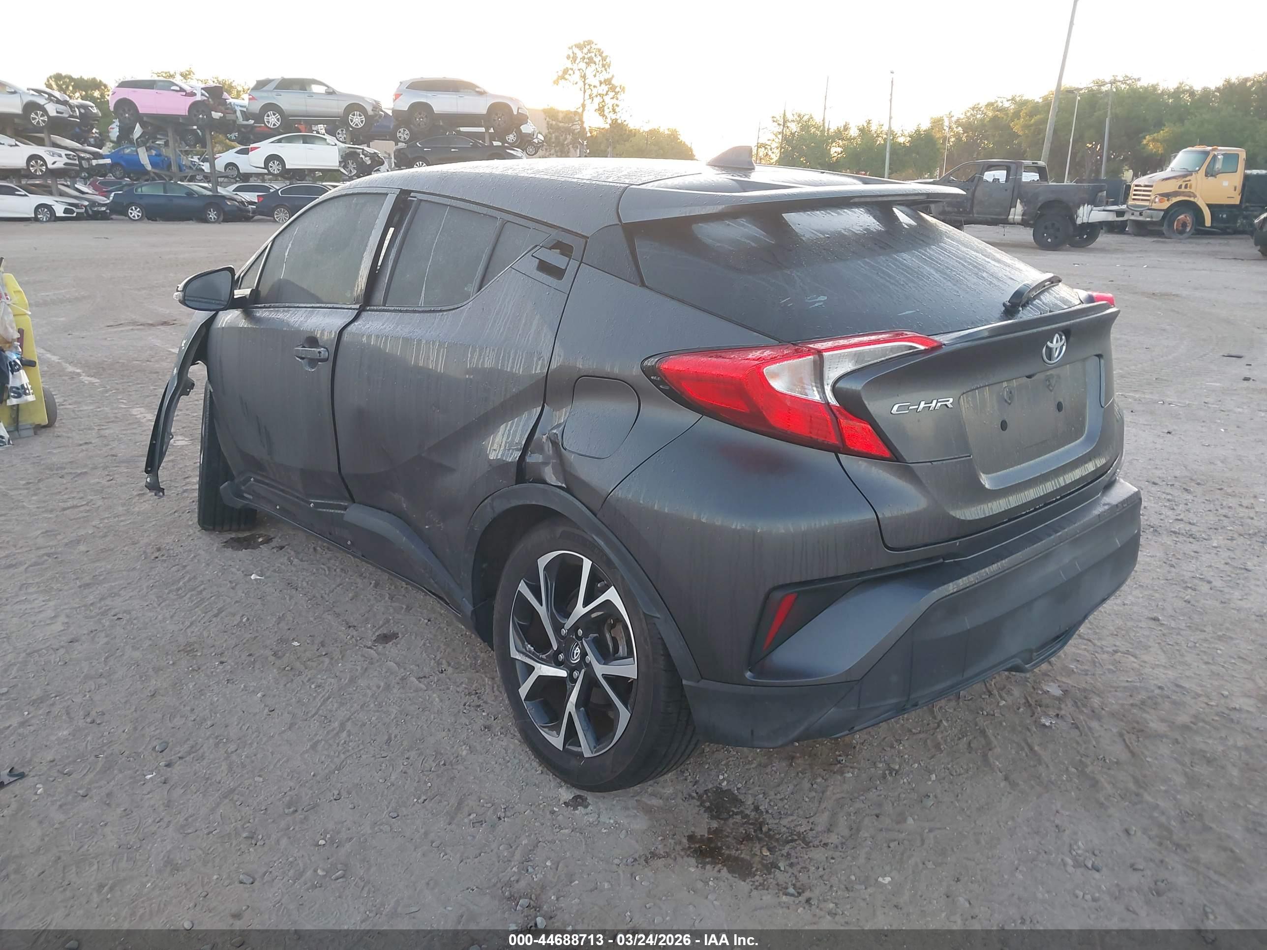 TOYOTA C-HR image 3