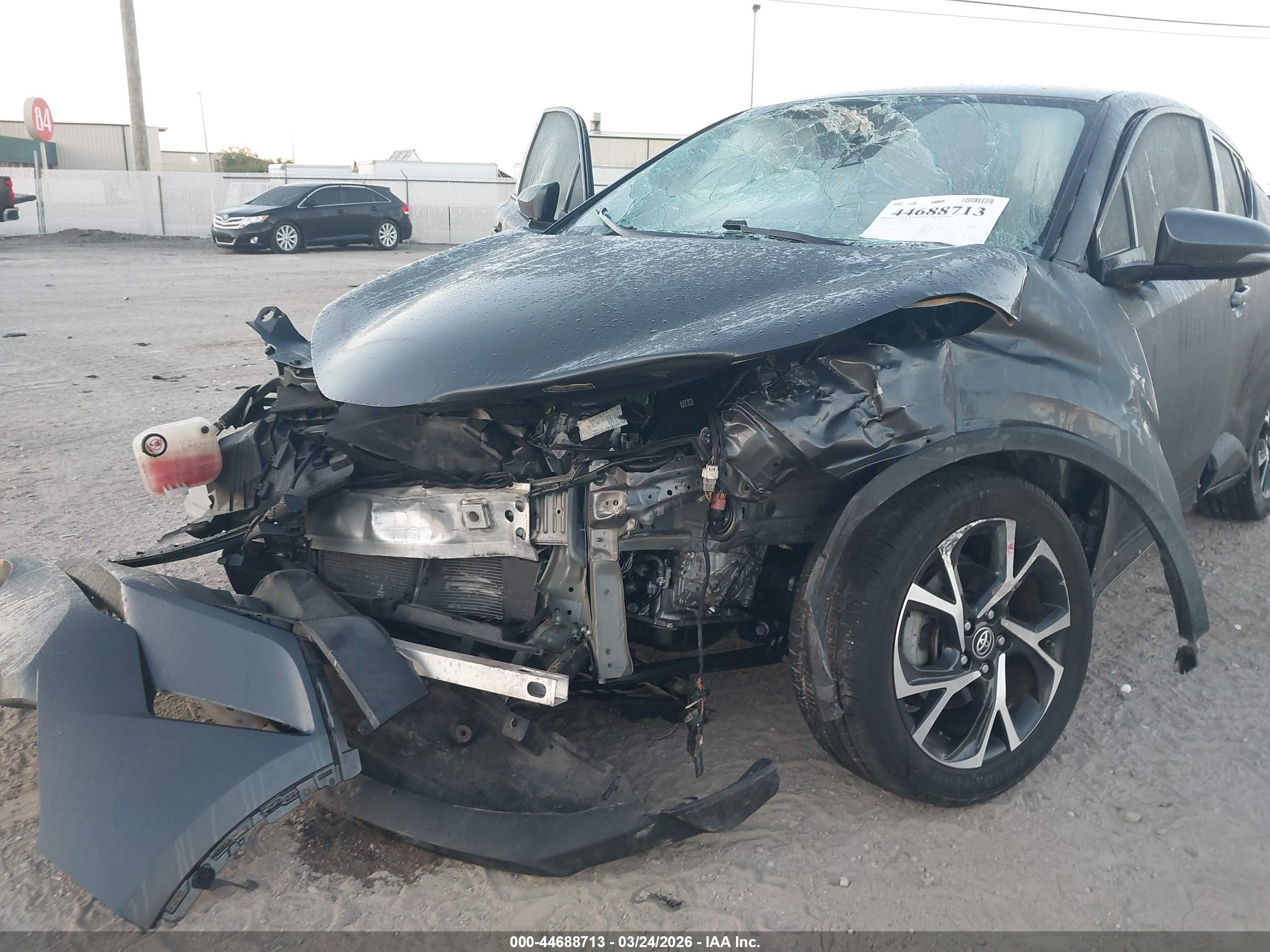 TOYOTA C-HR image 6