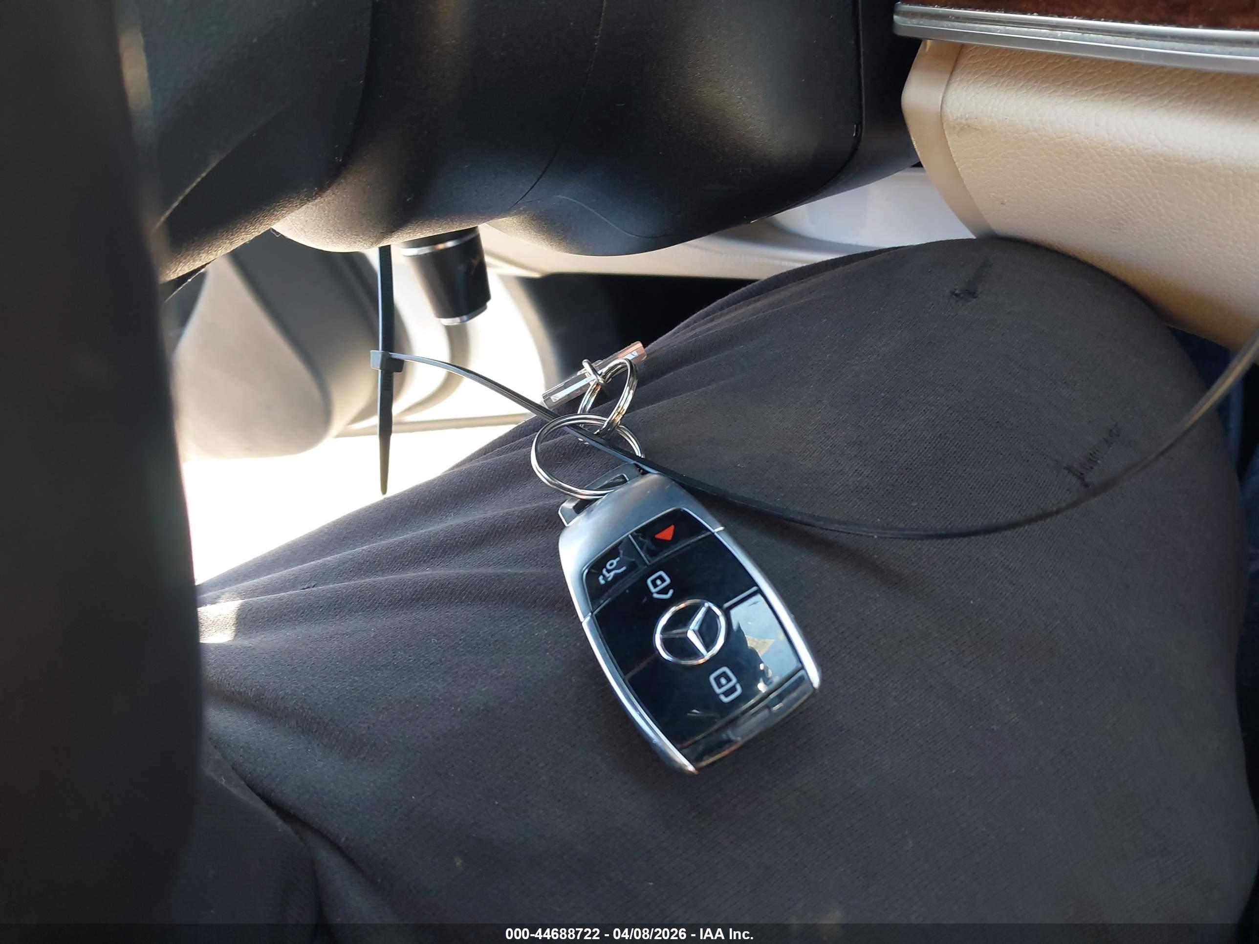 MERCEDES-BENZ E image 11