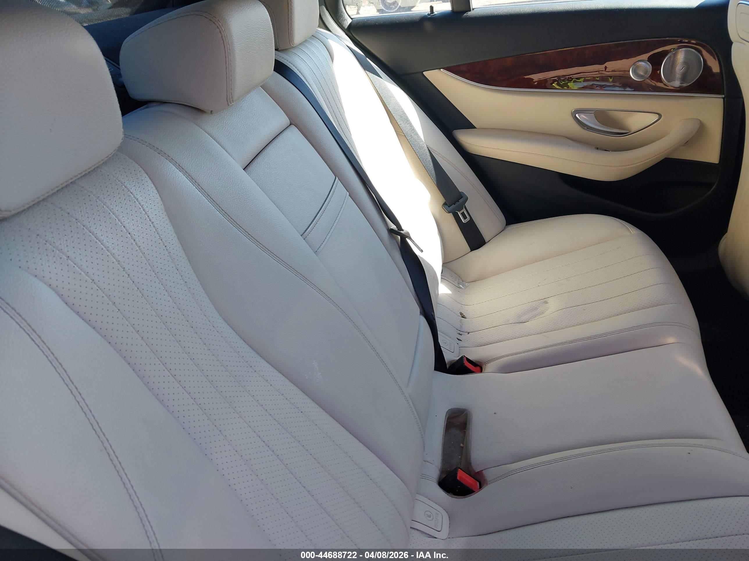 MERCEDES-BENZ E image 8