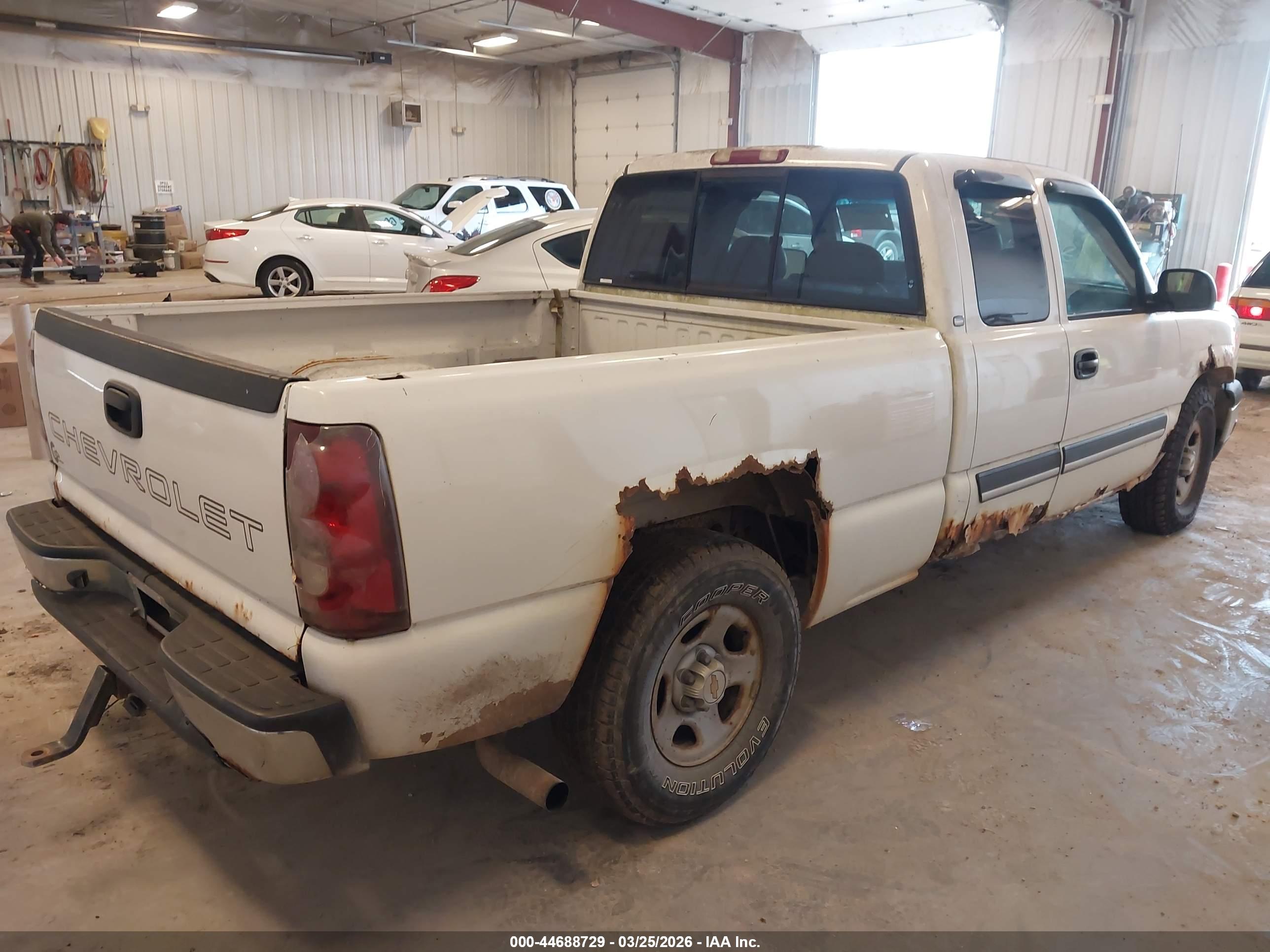 CHEVROLET SILVERADO image 4