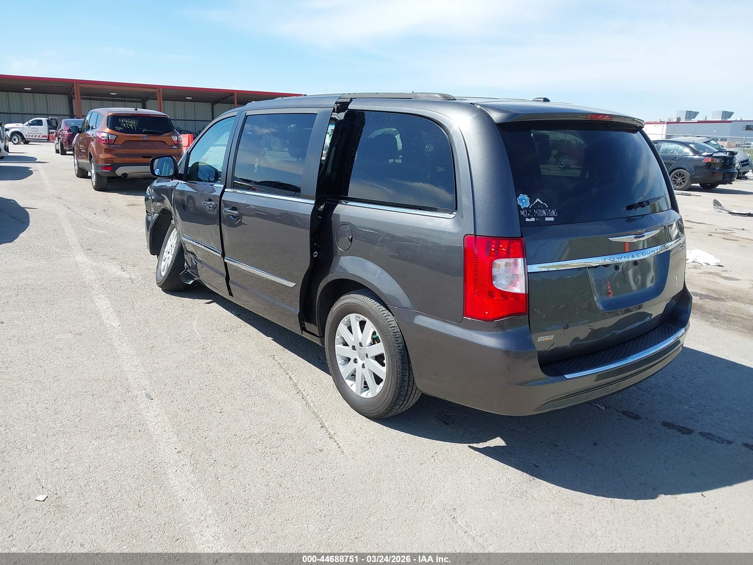 CHRYSLER TOWN image 3