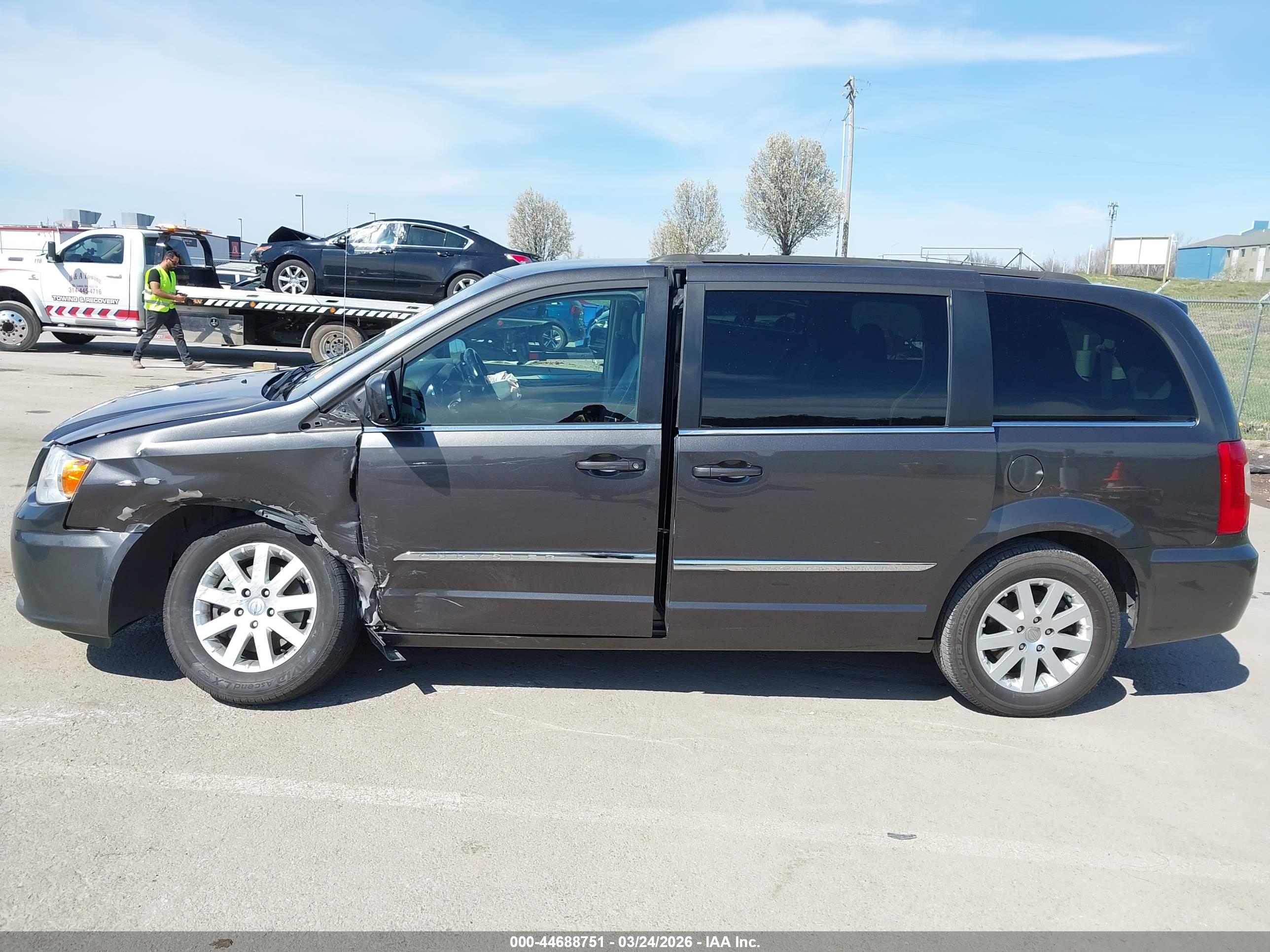CHRYSLER TOWN image 6