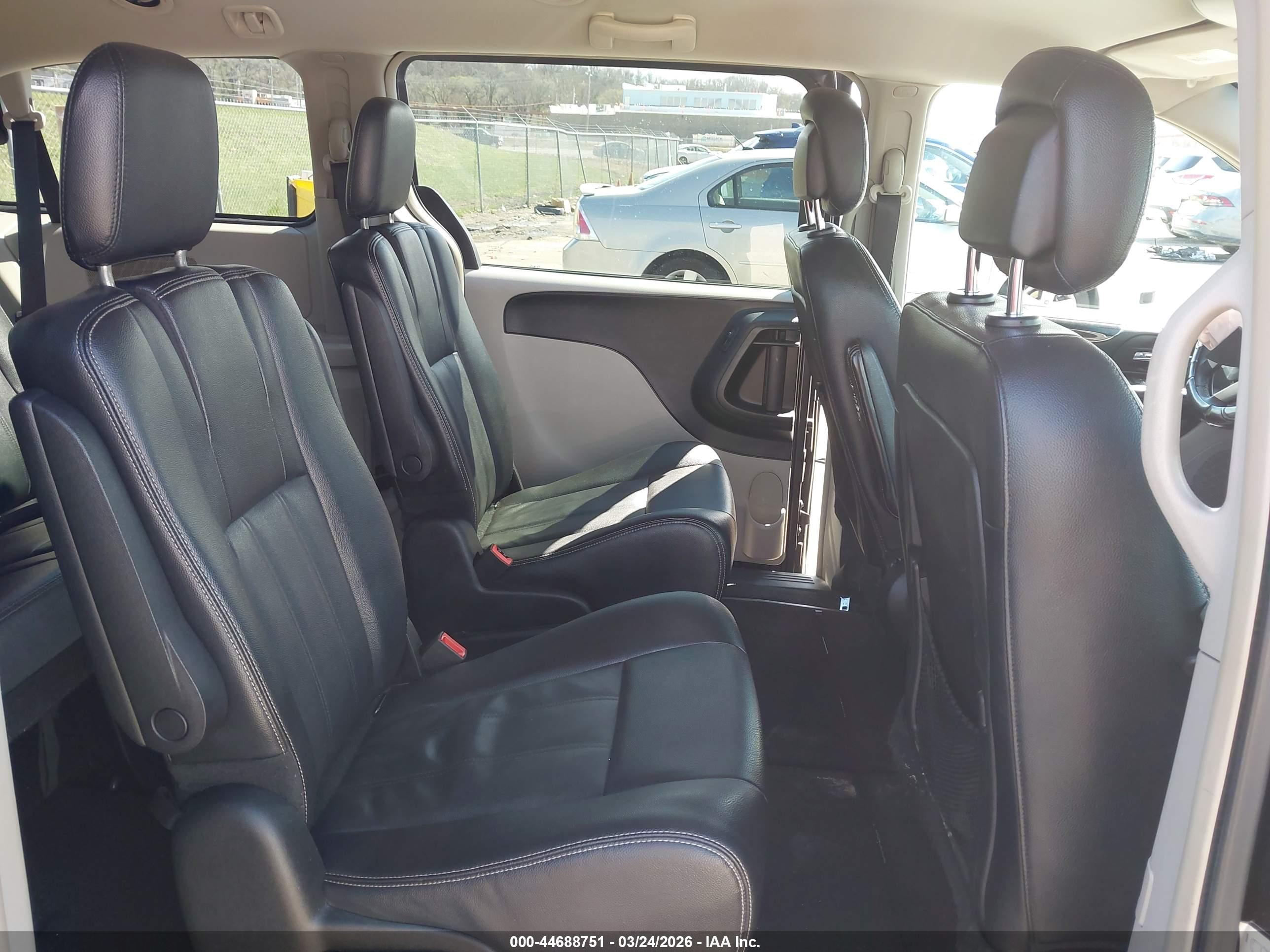 CHRYSLER TOWN image 8