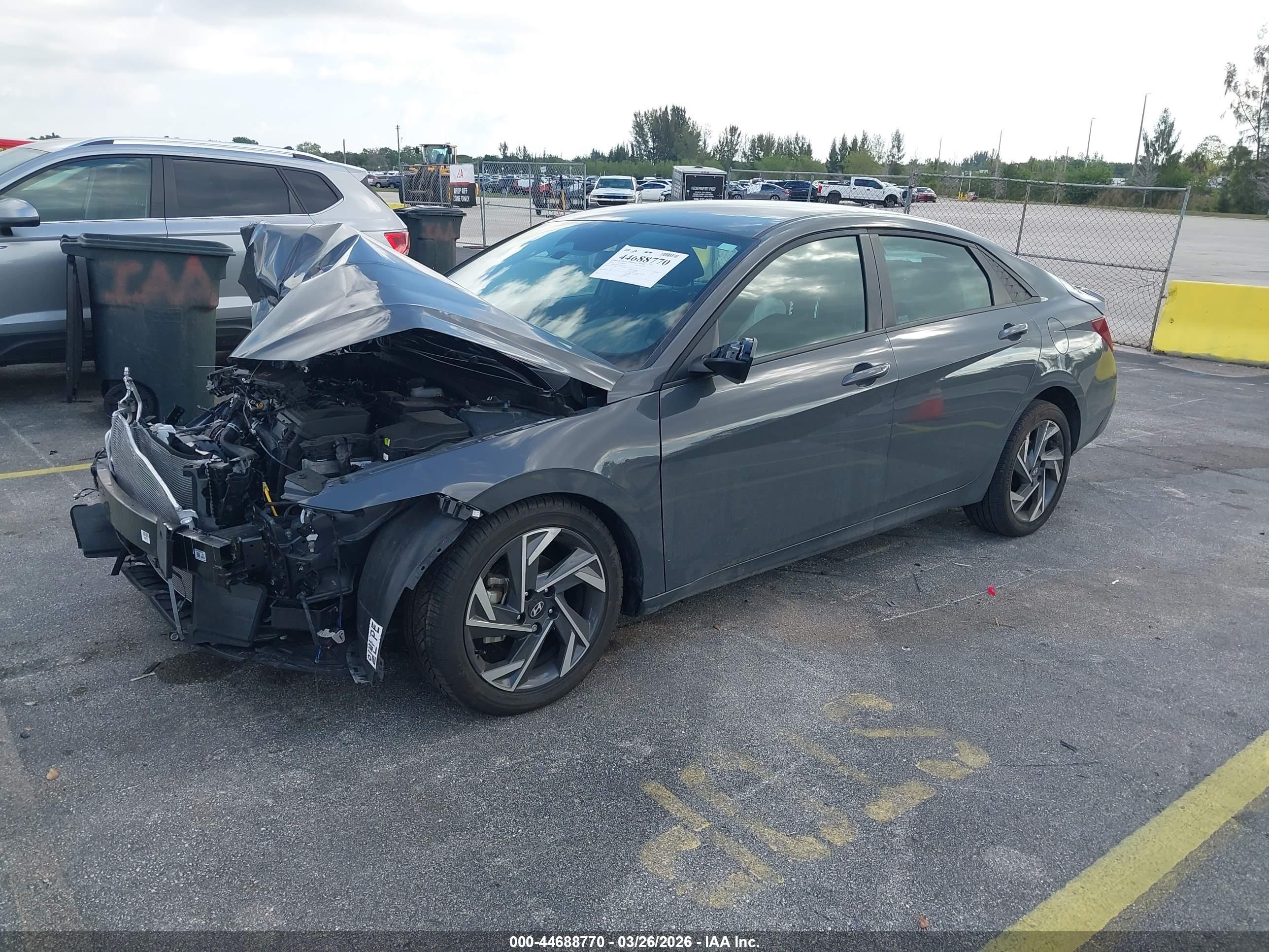 HYUNDAI ELANTRA image 2