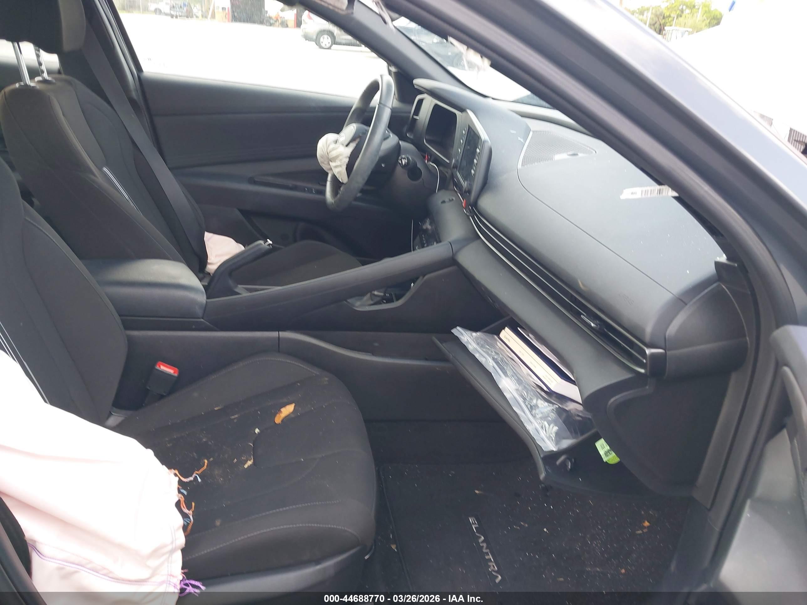 HYUNDAI ELANTRA image 5