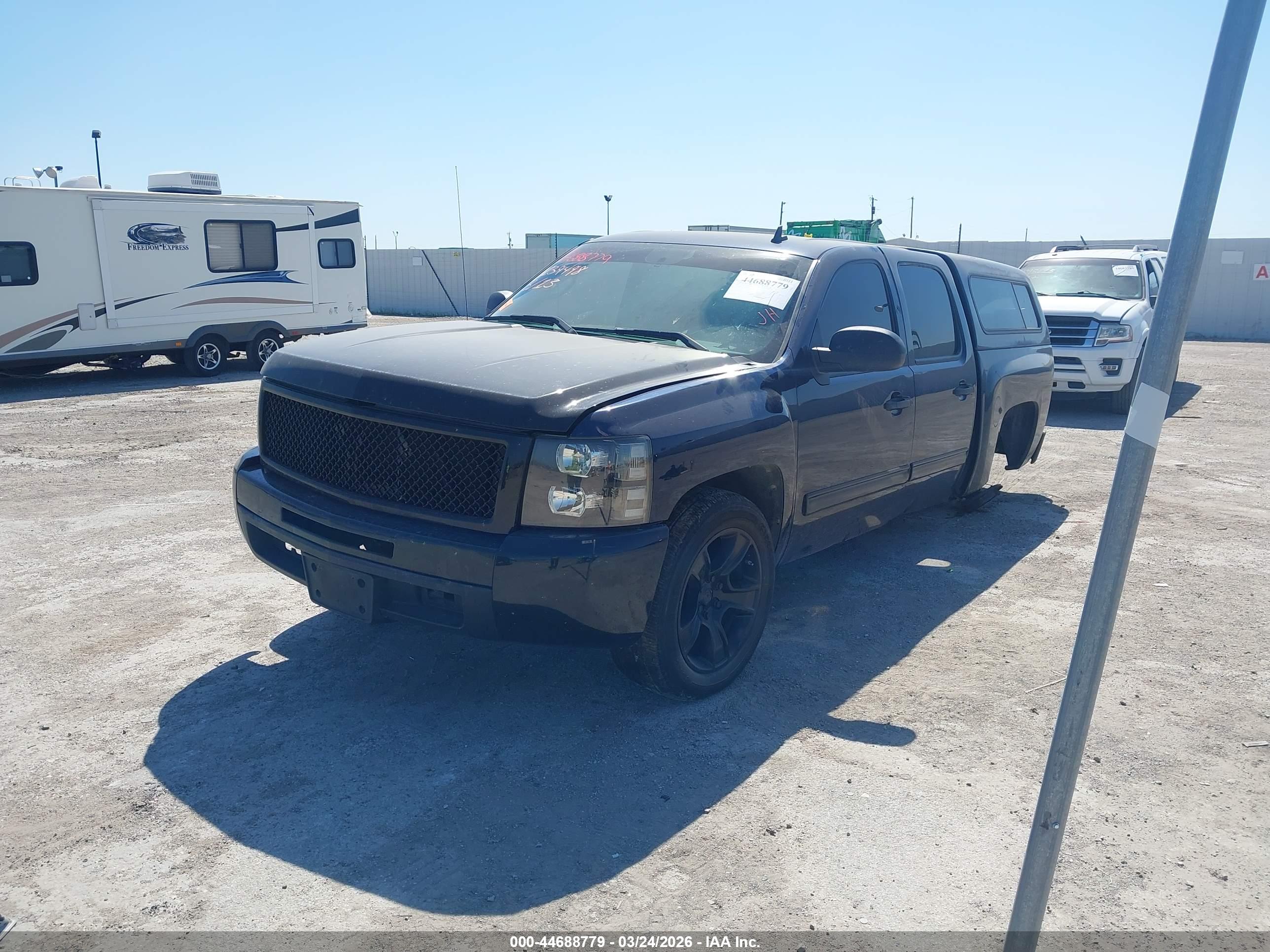 CHEVROLET SILVERADO image 2